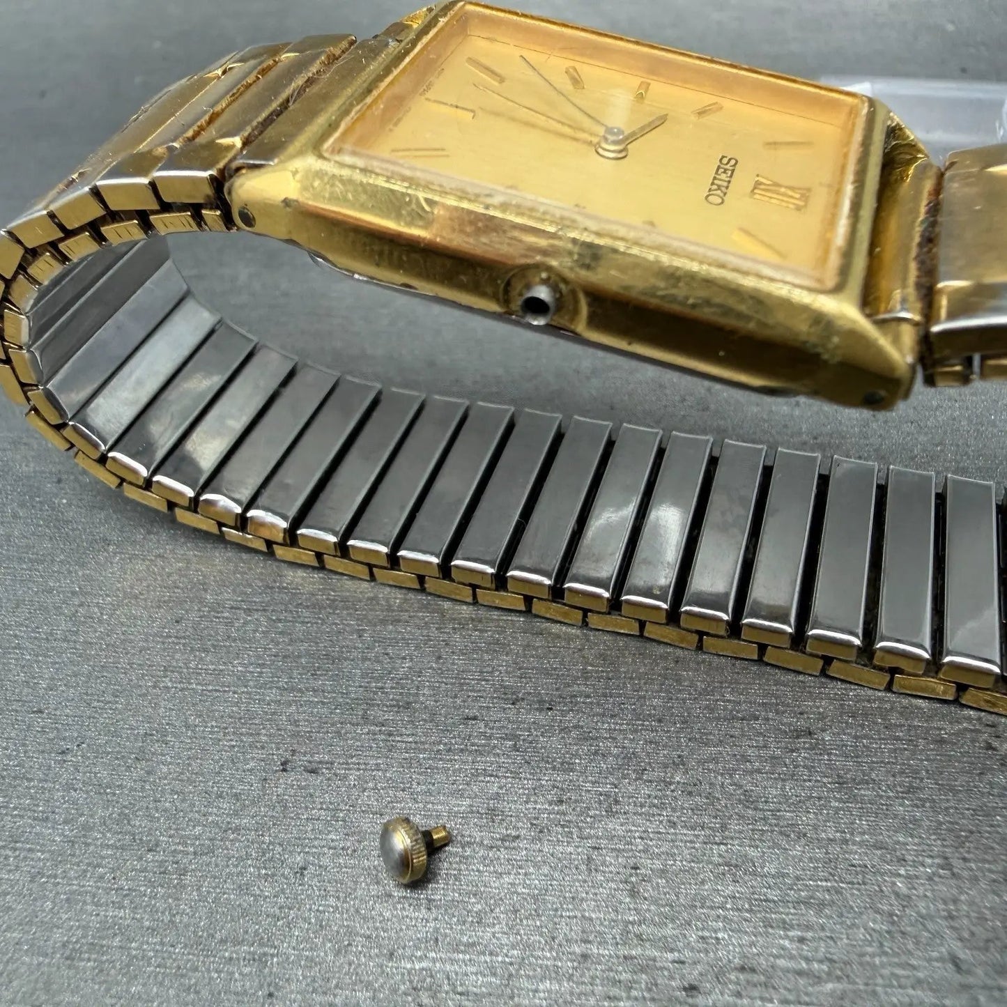 Seiko Tank Watch Men 24mm Gold Dial Gold Tone Rectangle V701-5E10 PARTS12