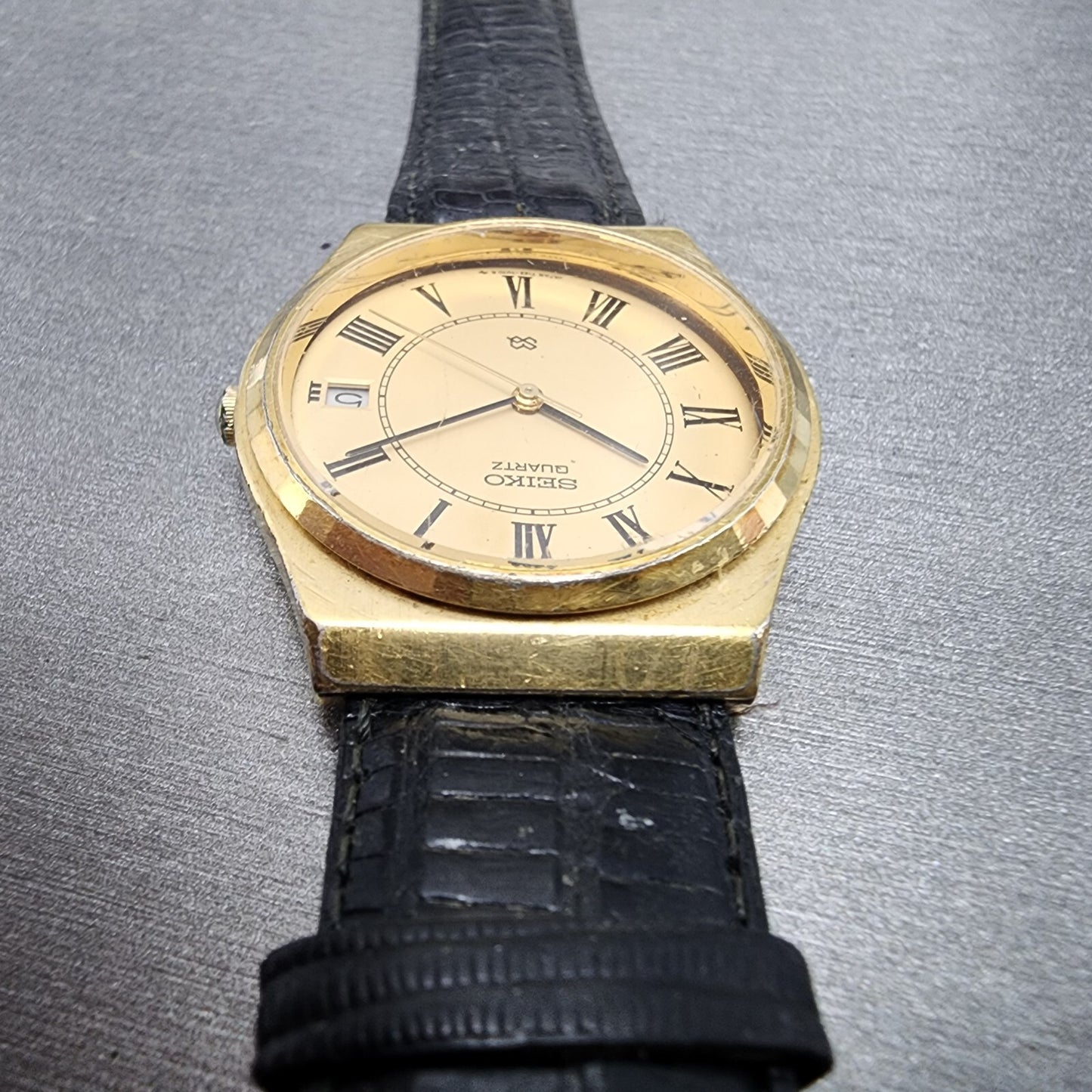 VTG Seiko SQ Watch Men 33mm Gold Dial Gold Tone Daydate Round 7122-7049 PARTS