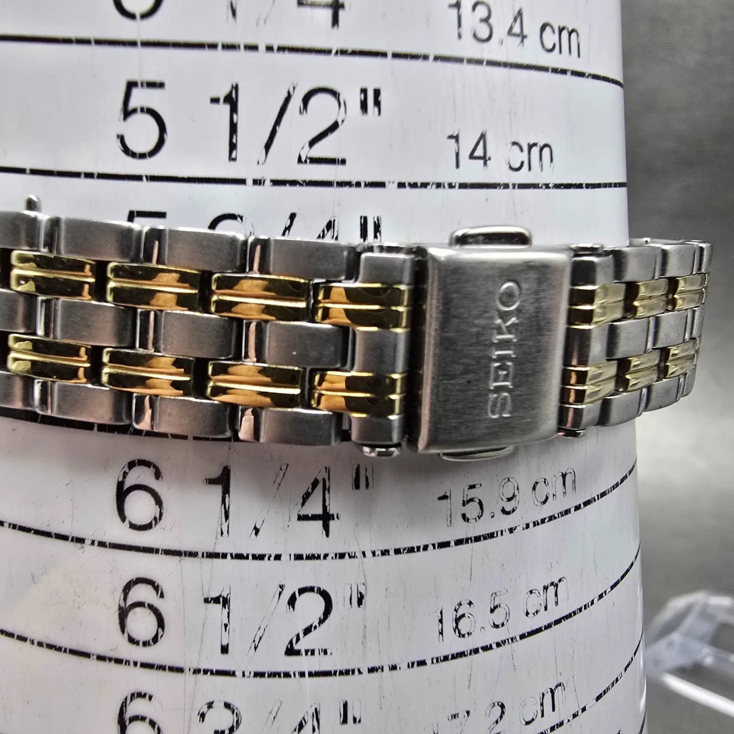 Seiko Solar Watch Women 28mm White Dial Two Tone Date Round V187-0AA0 Runs10