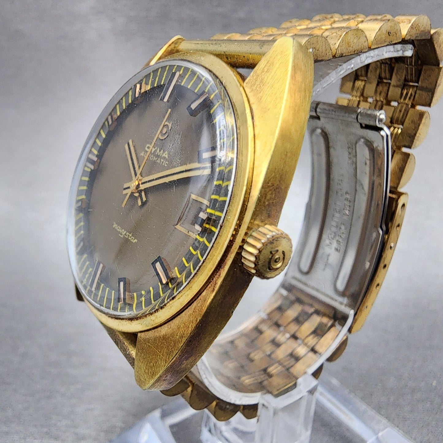 Cyma Navy Star Watch Men 35mm Brown Dial Gold Tone Date Automatic Cushion Runs