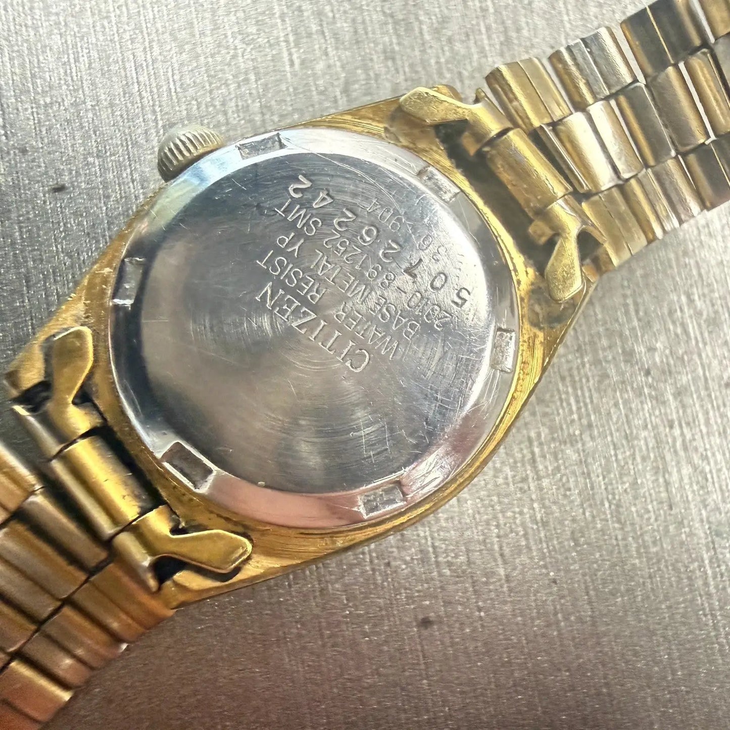 Citizen CQ Watch Women 24mm Silver Dial Gold Tone Date Round 2010-891252 New Bat10