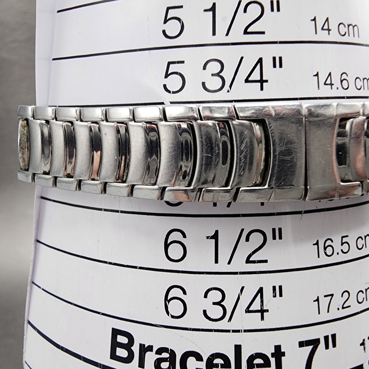 Bulova Watch Women 25mm MOP Dial Stainless Steel Diamond Accents new Battery10