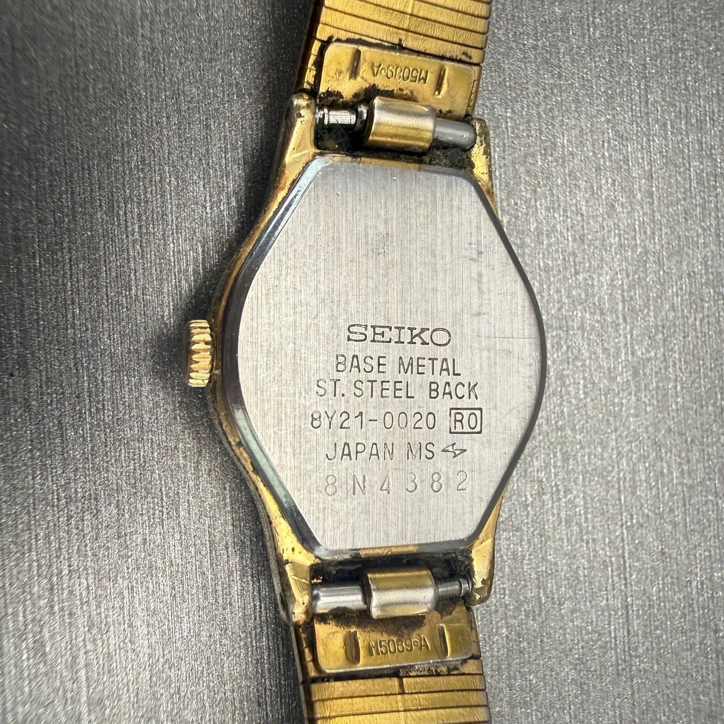 Seiko SX Watch Women 20mm Champagne Dial Gold Tone Round 8Y21-0020 New Battery10