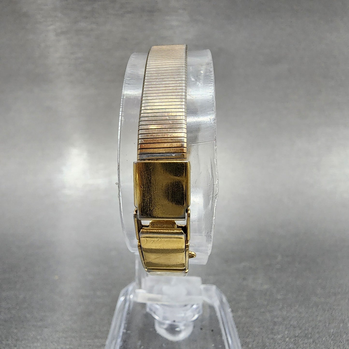 VTG Bulova Watch Women 17mm Cream Dial Gold Tone Round 83390 New Battery