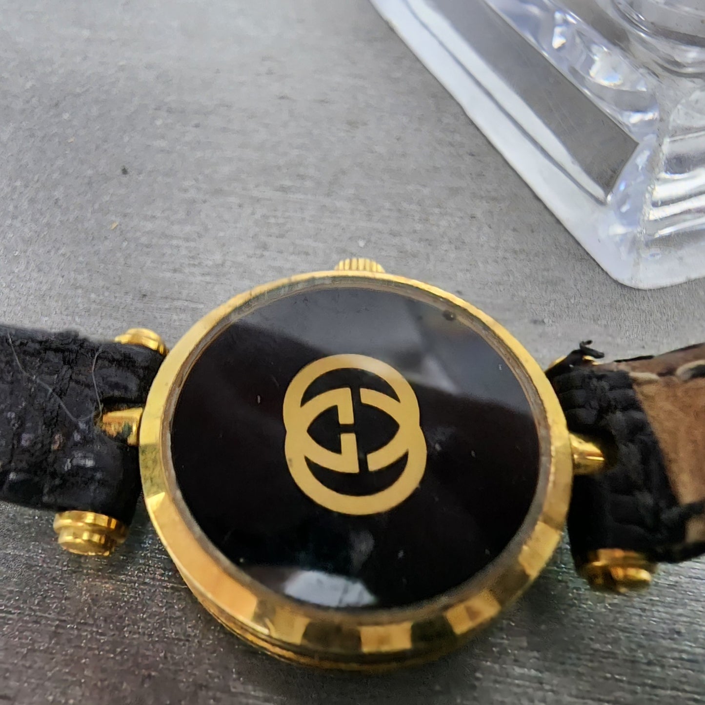 Gucci 2000L Watch Women 21mm Black Dial Gold Tone Round VTG New Battery