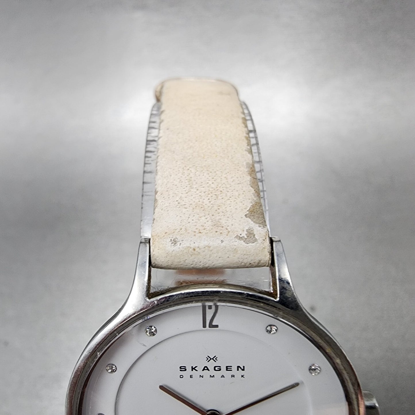 Skagen Watch Women 30mm White Dial Steel Round Leather Band SKW2145 New Battery