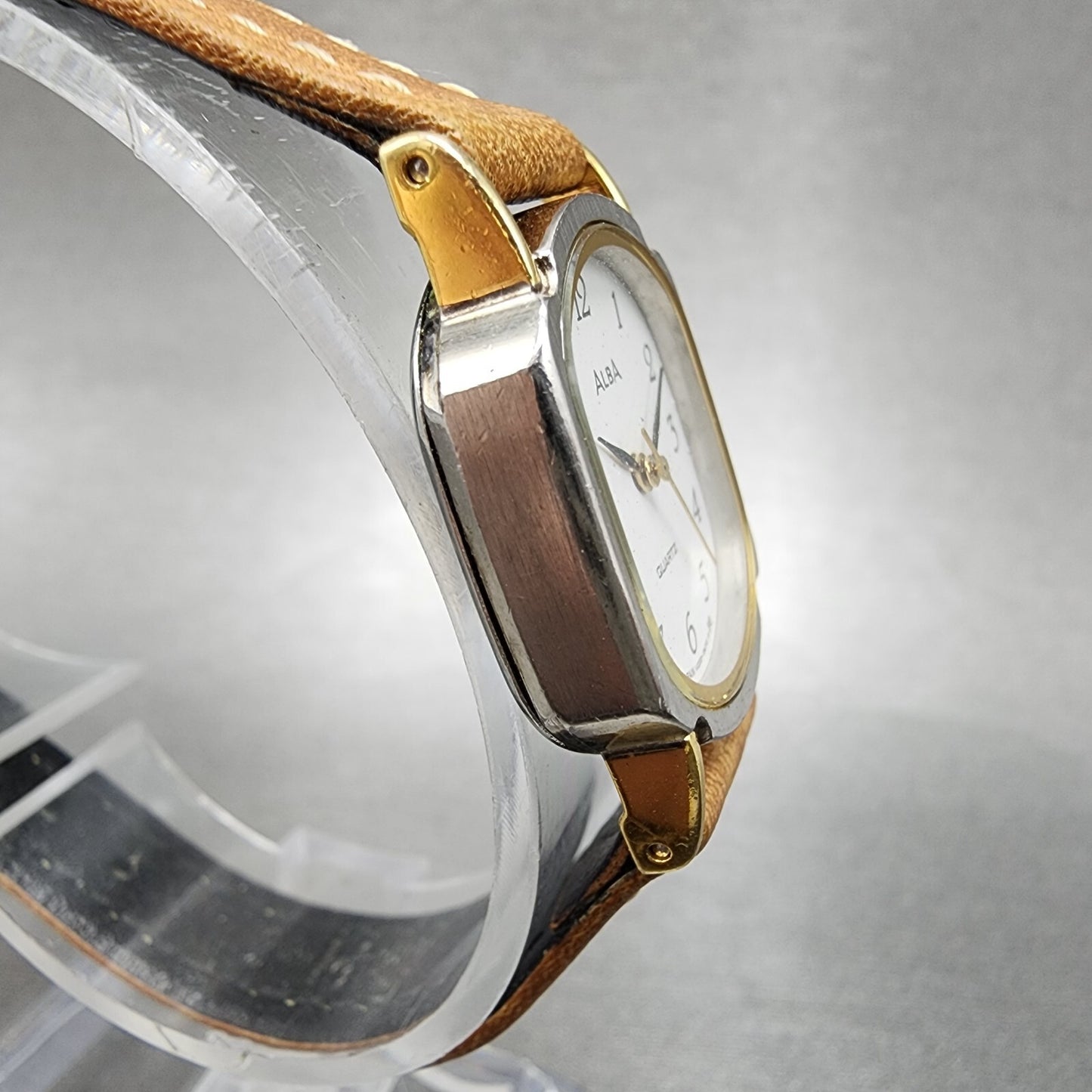 Alba Watch Women 20mm White Dial Two Tone V233-5900 New Battery