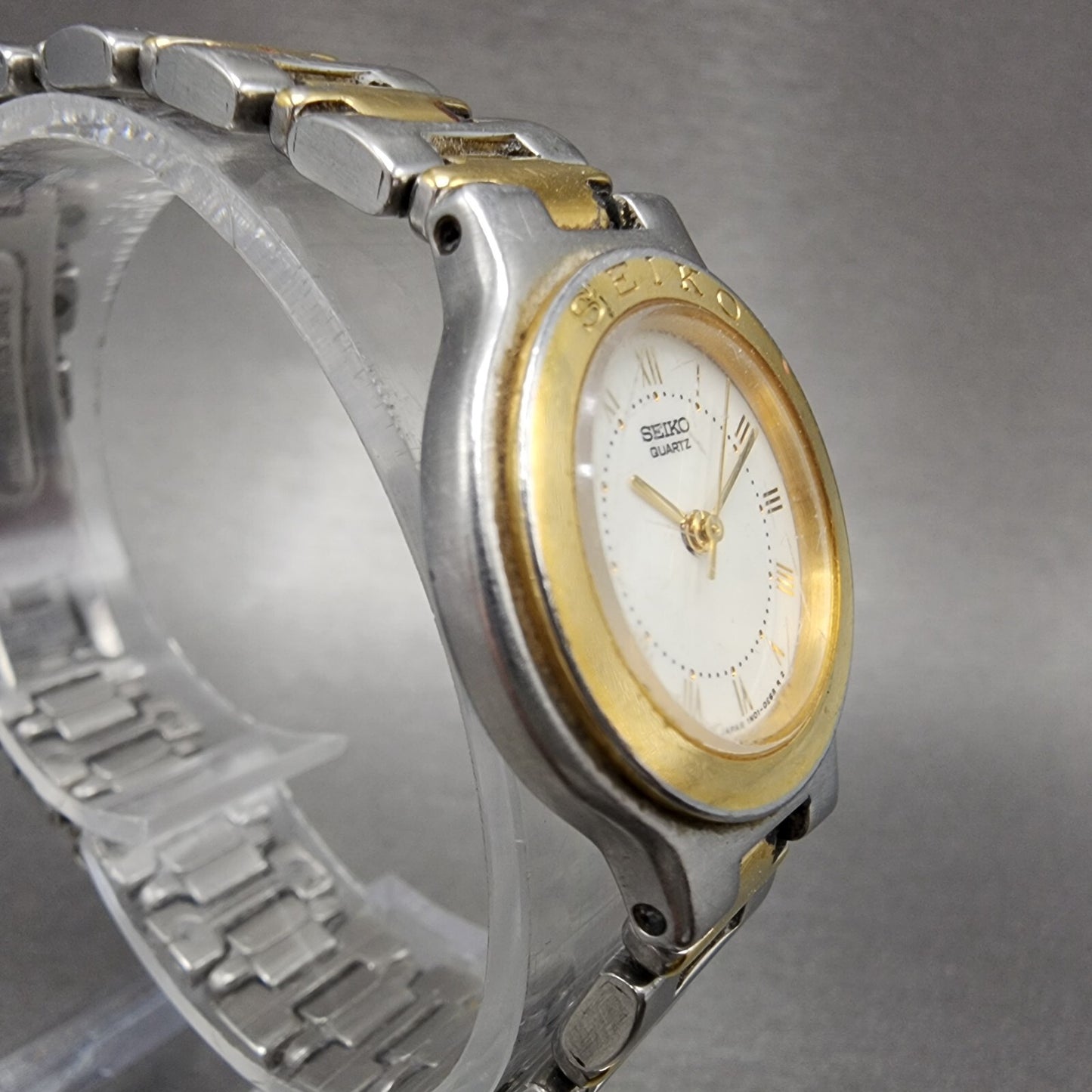 Seiko Watch Women 25mm White Dial Two Tone Round 1N01-0B90 New Battery VTG