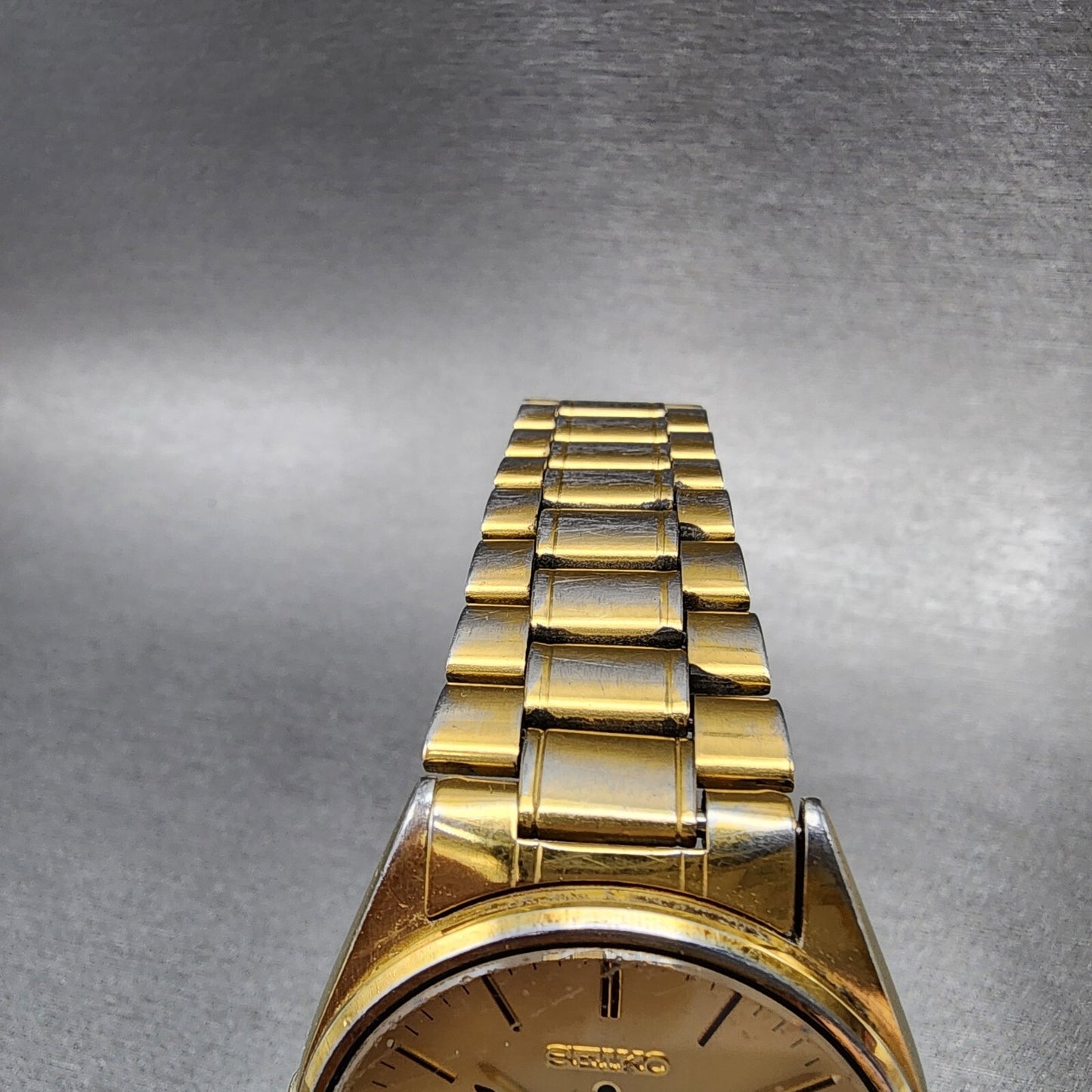 Seiko Alarm Watch Men 34mm Gold Dial Gold Tone Daydate Round 5C23-8009 READ!!!!!