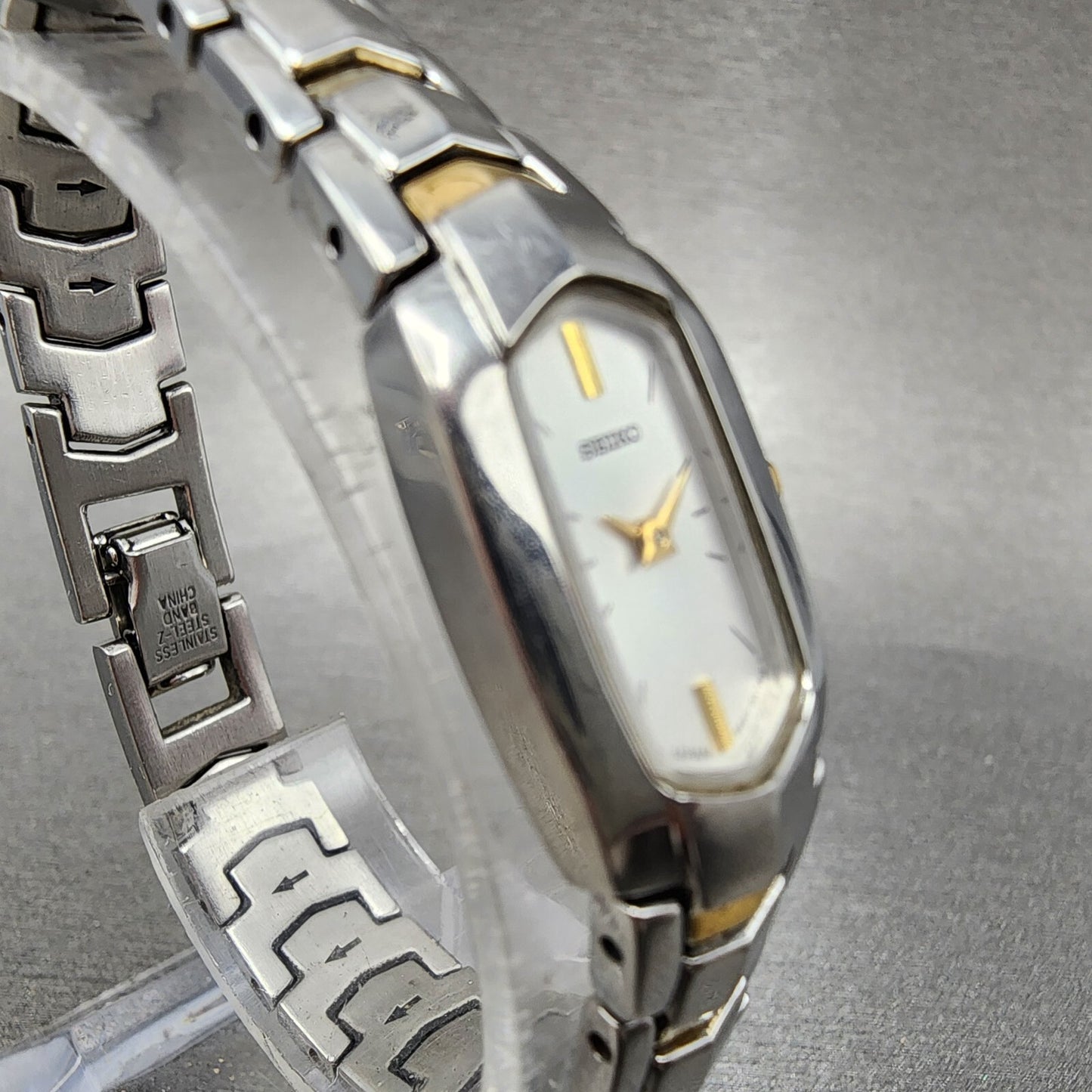 Seiko Watch Women 14mm White Dial Two Tone 2e20-0at0 New Battery