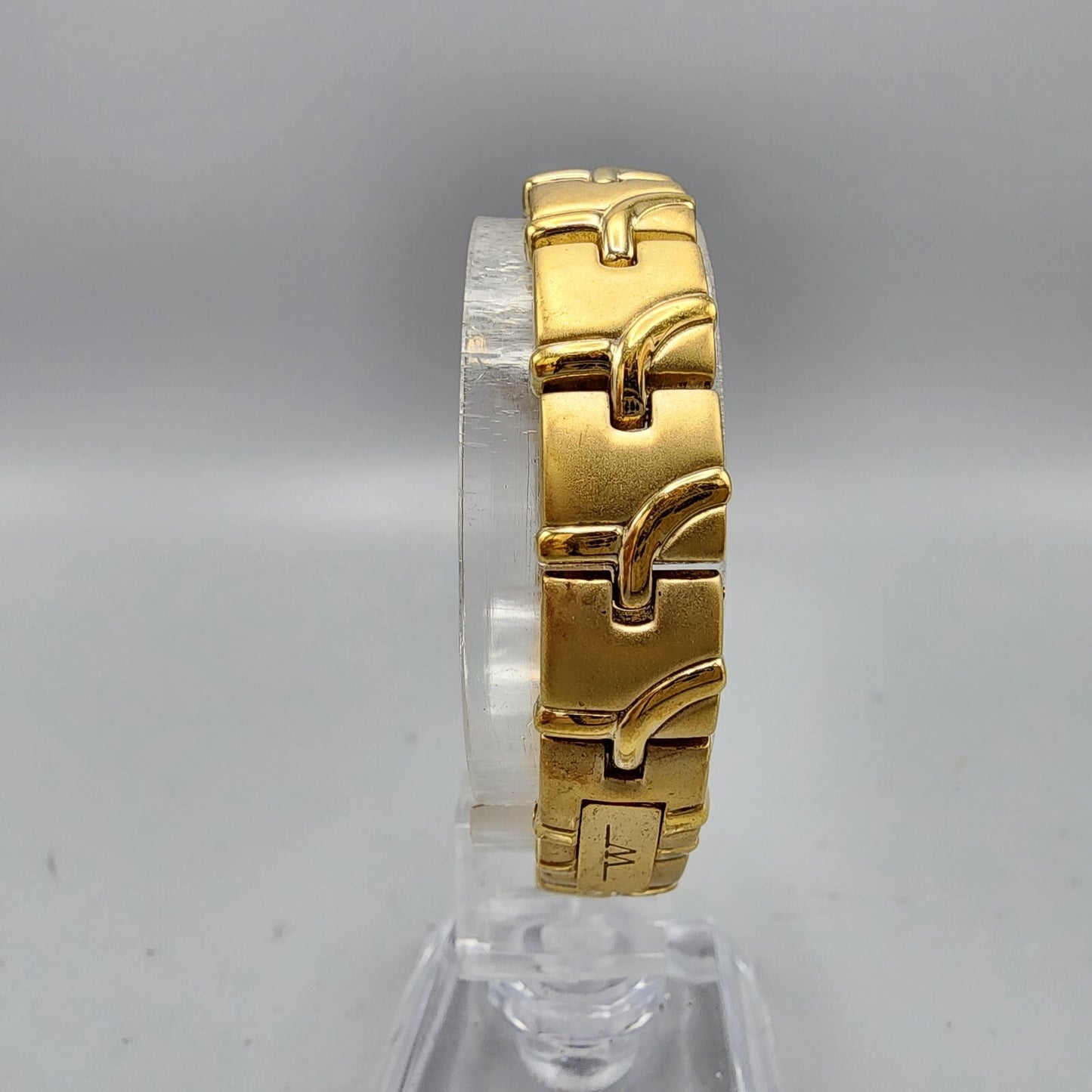 Wittnauer Watch Women Gold Tone MOP Dial Round 19mm RL8368 New Batttery
