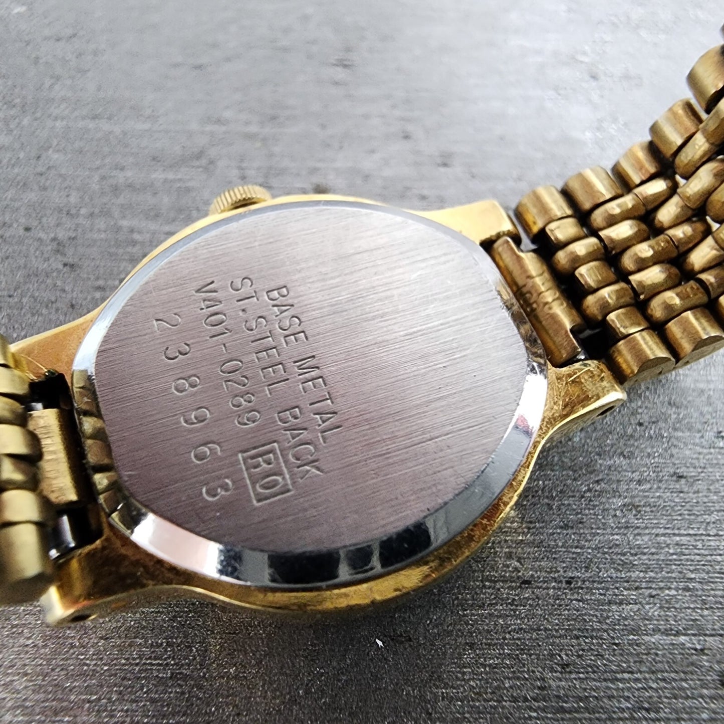 Seiko Watch Women 19mm White Dial Gold Tone Round V401-0289 New Battery
