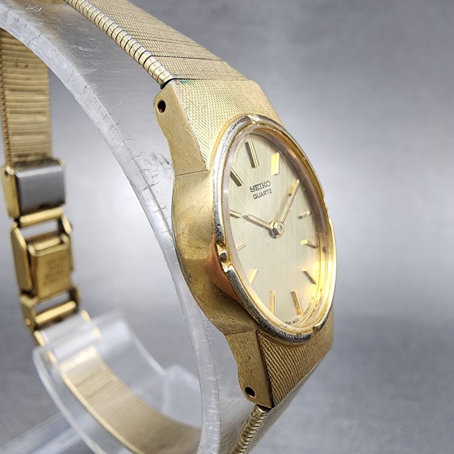Seiko Watch Women 17mm Gold Dial Gold Tone Oval 1400-5219 New Battery VTG