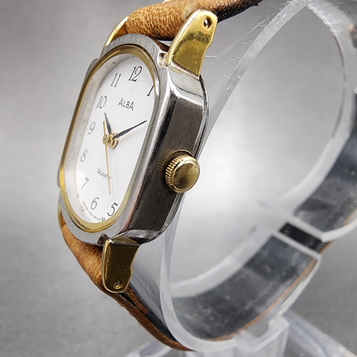 Alba Watch Women 20mm White Dial Two Tone V233-5900 New Battery