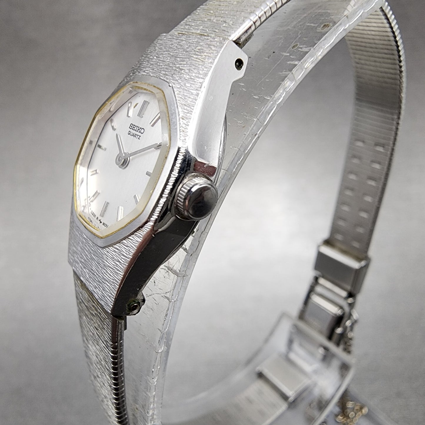 Seiko Watch Women 17mm Silver Dial Silver Tone Octagon 2y00-5048 New battery