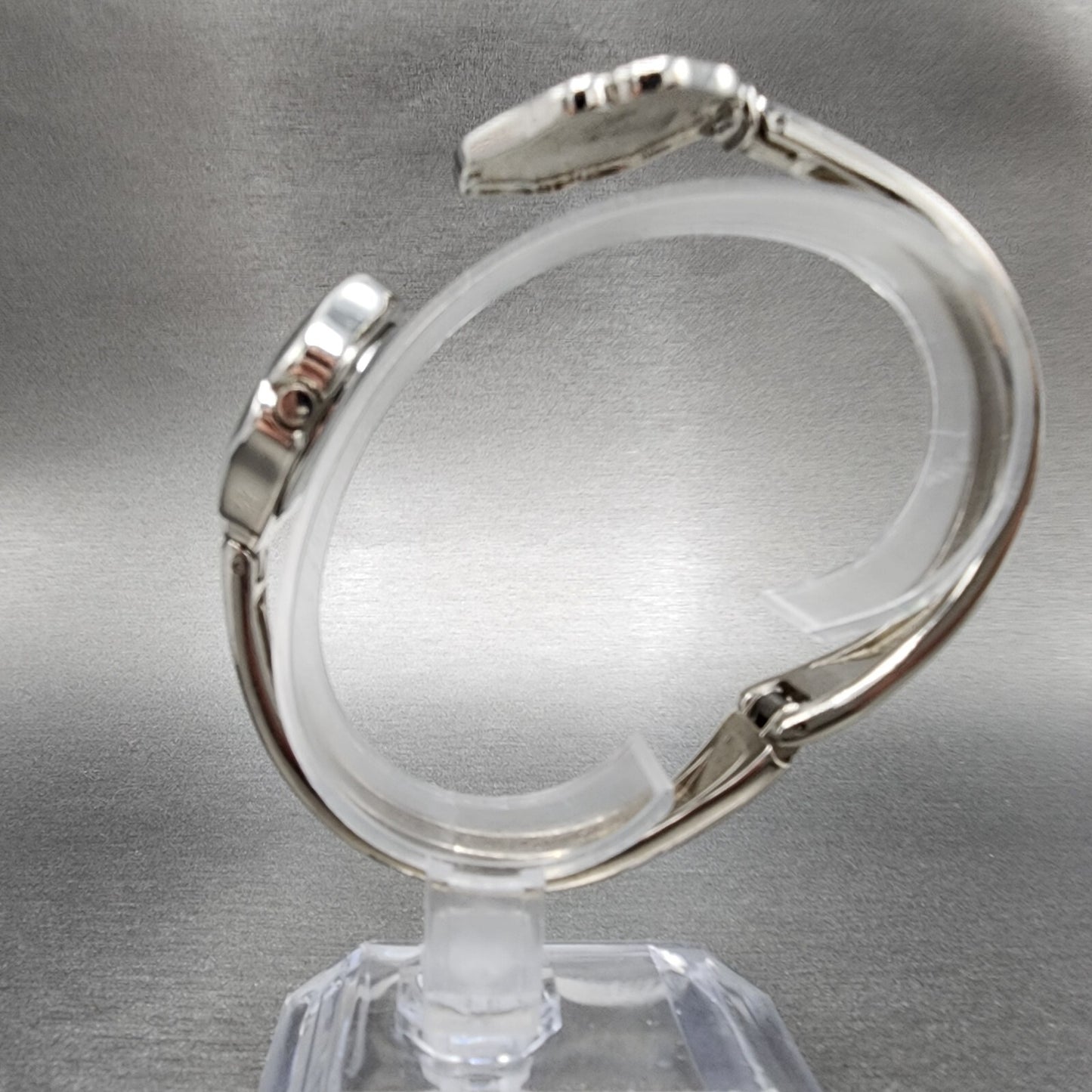 Citizen Q&Q Flower Watch Women 25mm Silver Dial Silver Tone Bangle New Battery