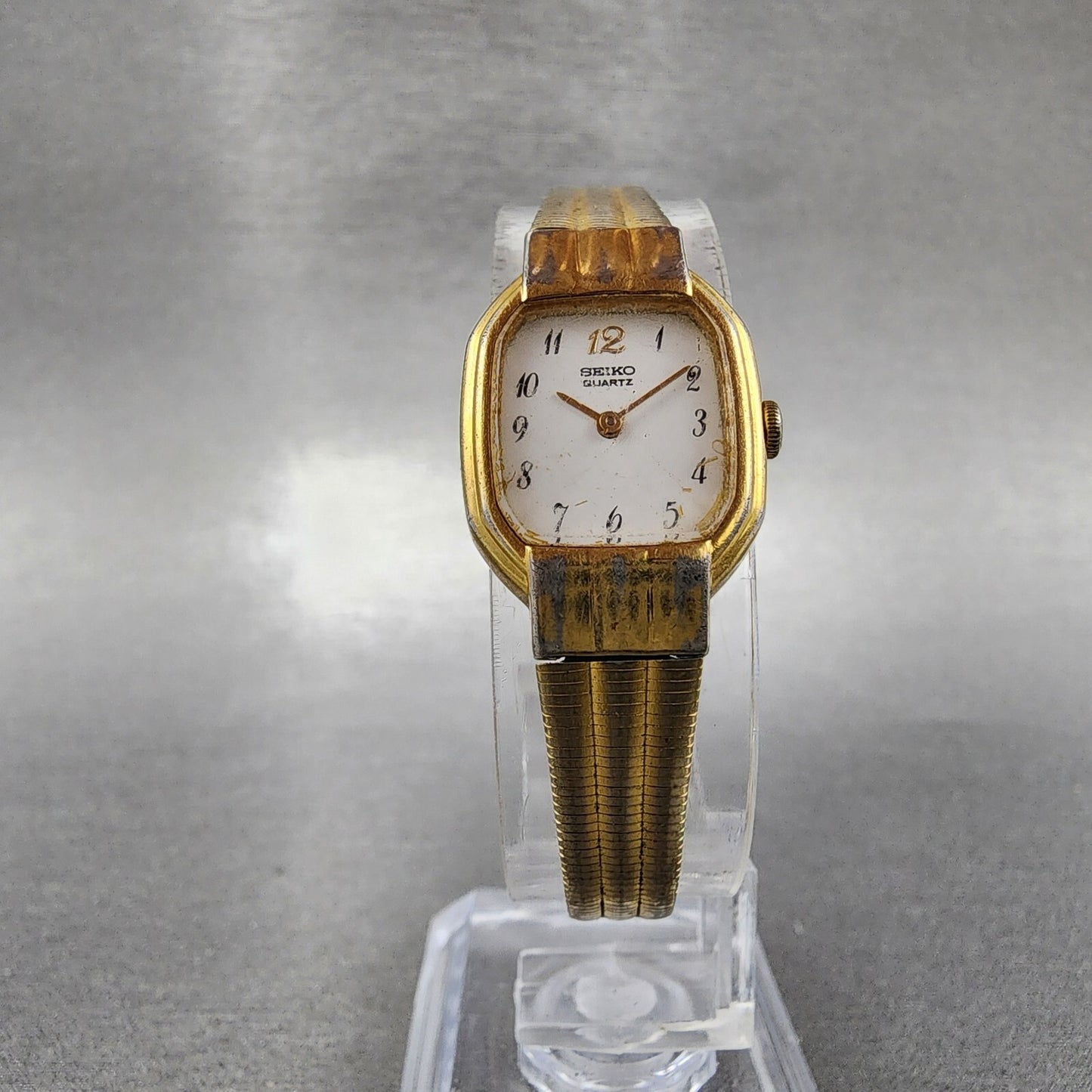 Seiko Watch Women 17mm White Dial Gold Tone Rectangle 2y00-5439 New Battery