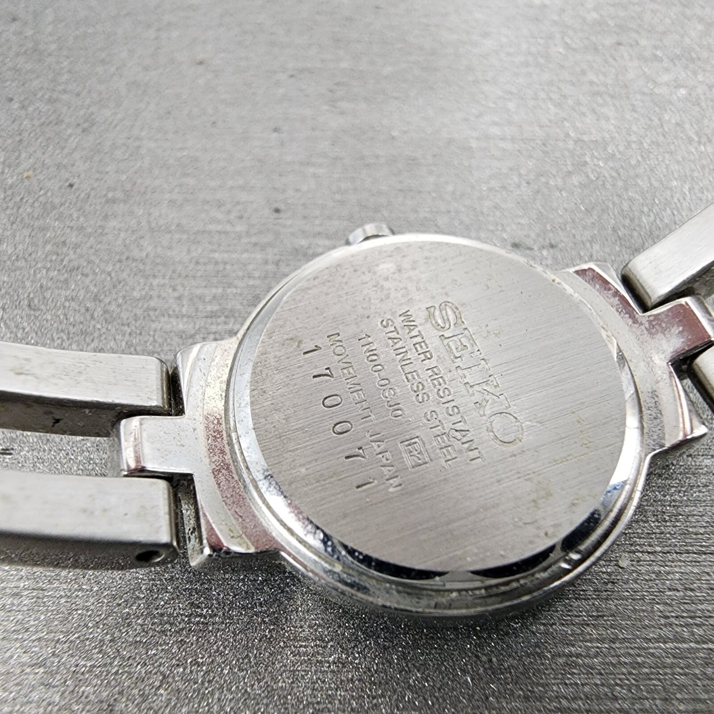 Seiko Watch Women 20mm MOP Dial Silver Tone Round 1N00-0SJ0 New Battery