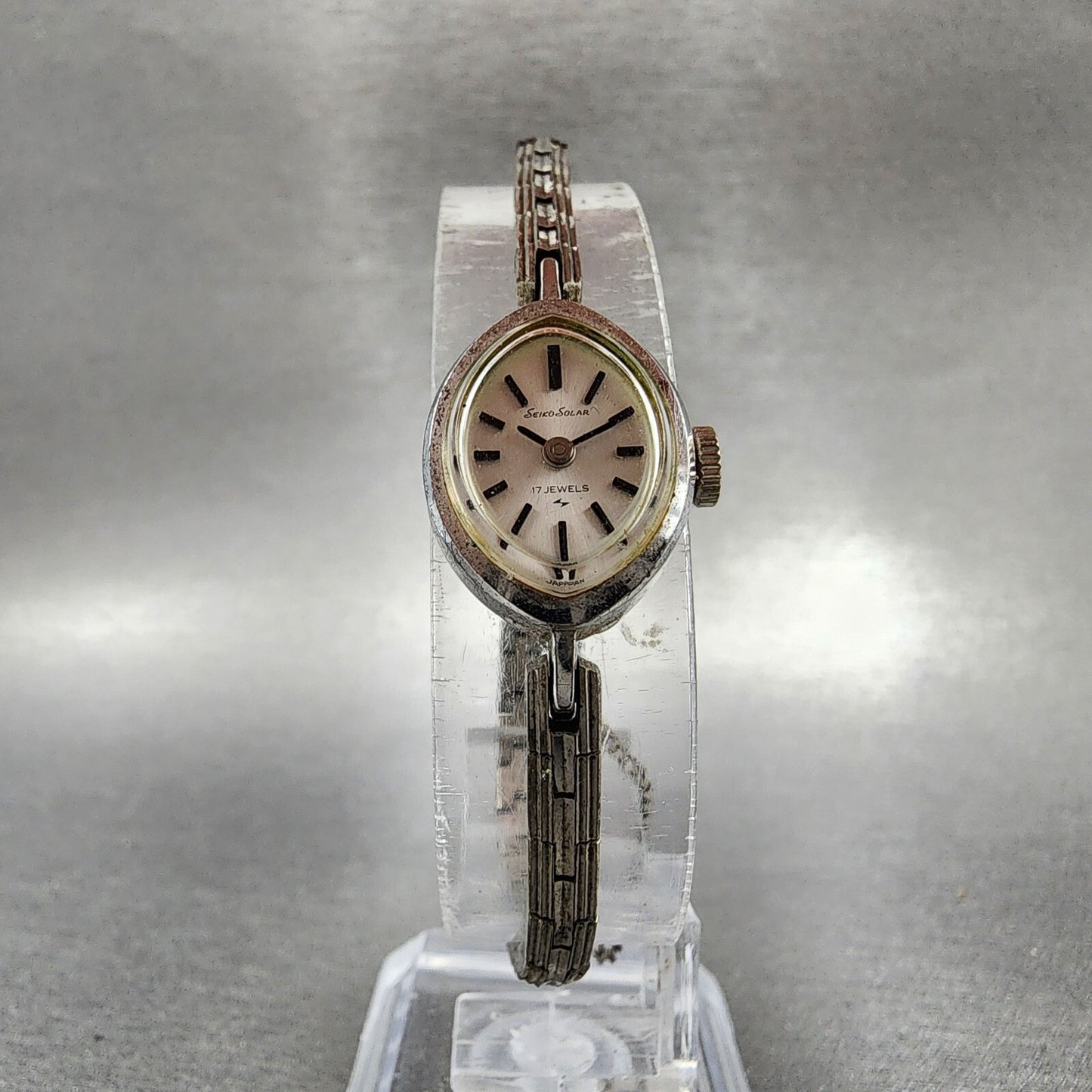 Seiko Solar Watch Women 14mm White Dial Silver Tone Round 10-8190
