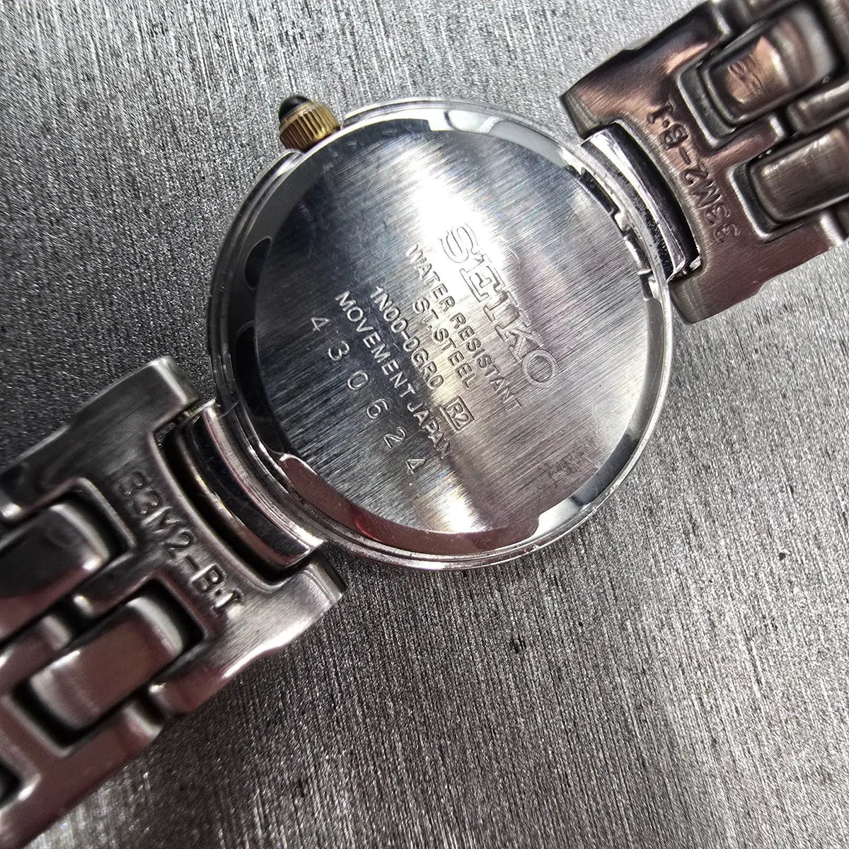 Seiko Watch Women 21mm MOP Dial Silver Tone Round 1N00-0GR0 New Battery VTG JP10