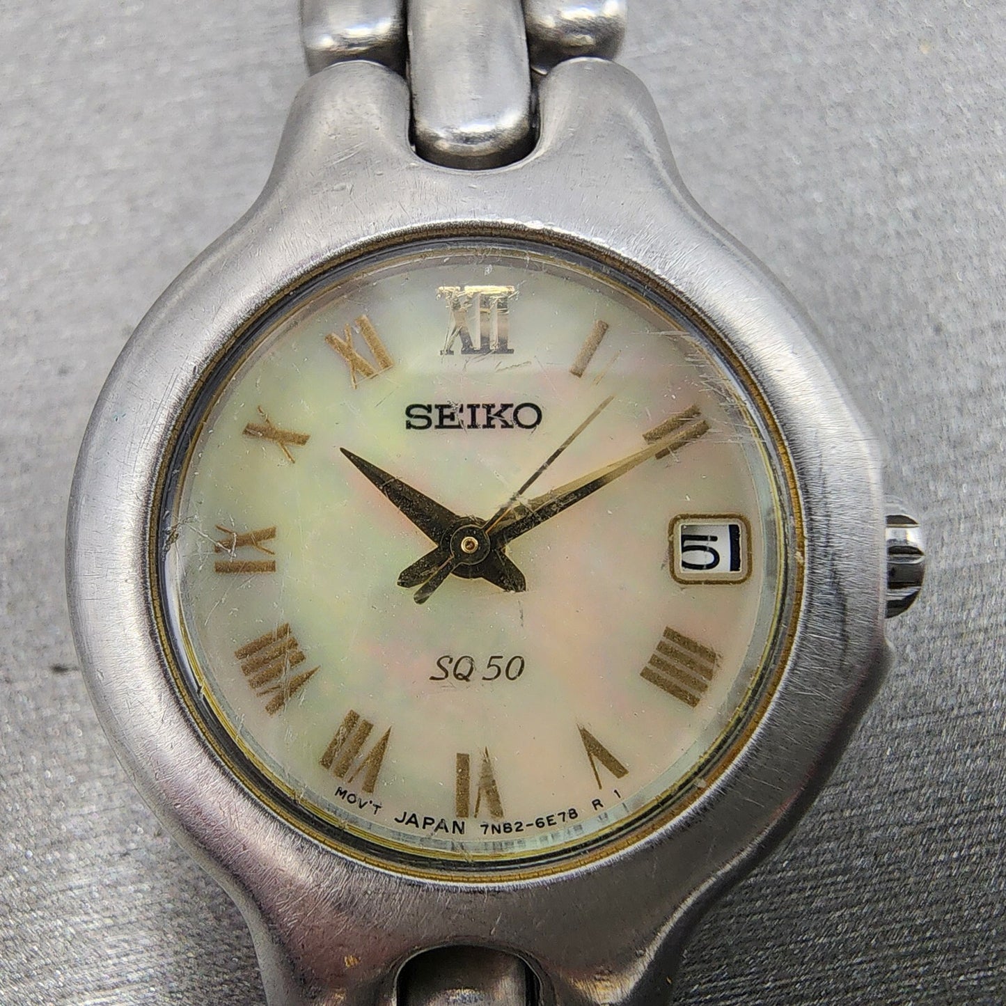 Seiko SQ 50 Watch Women 24mm MOP Dial Steel Date Round BROKEN BAND New Battery