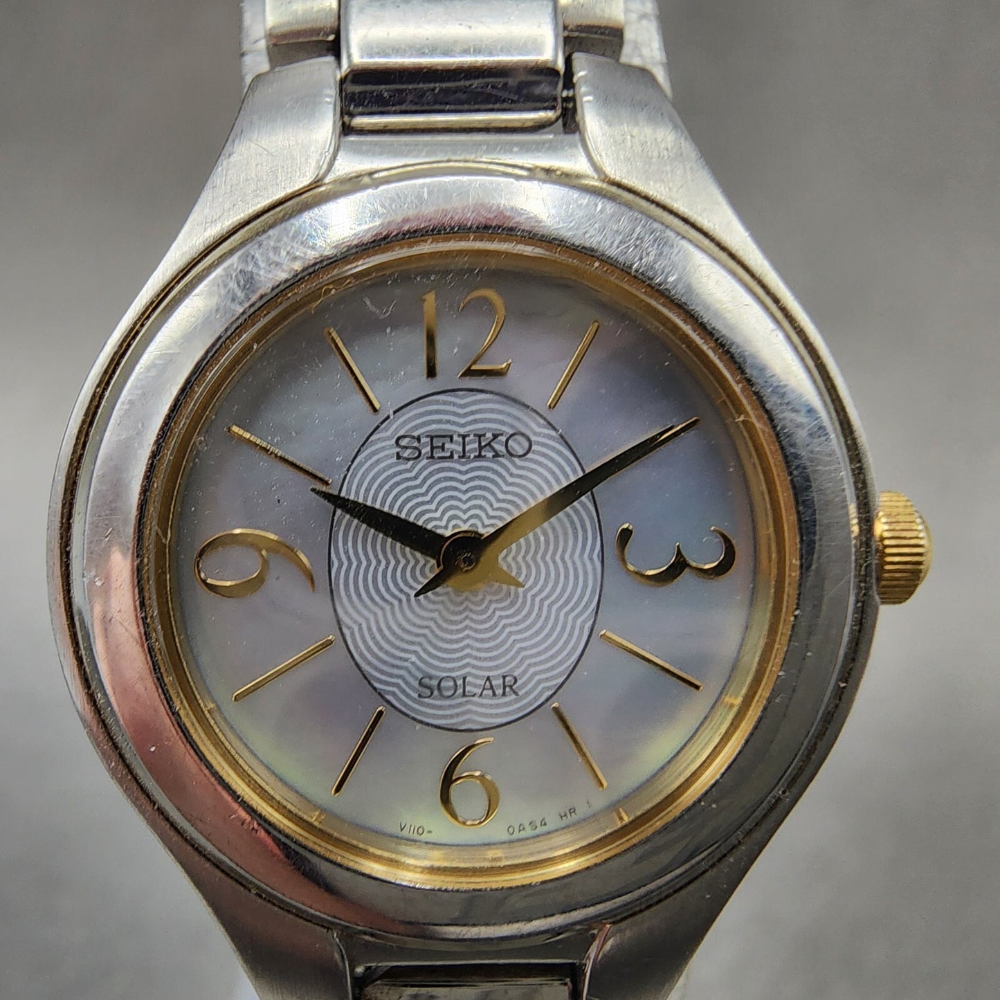 Seiko Solar Watch Women 25mm MOP Dial Two Tone Round V110-0AJ0 Runs
