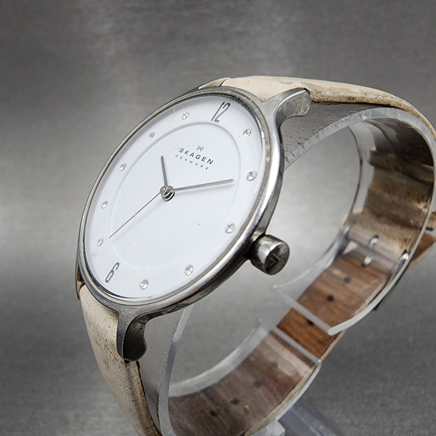 Skagen Watch Women 30mm White Dial Steel Round Leather Band SKW2145 New Battery