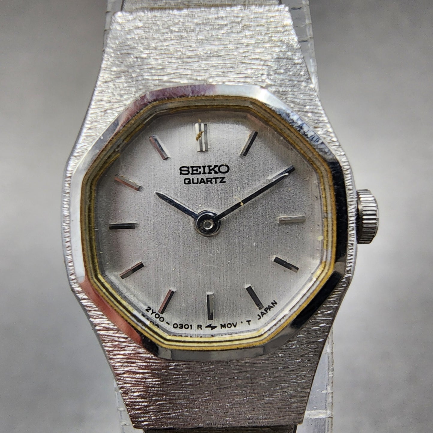 Seiko Watch Women 17mm Silver Dial Silver Tone Octagon 2y00-5048 New battery