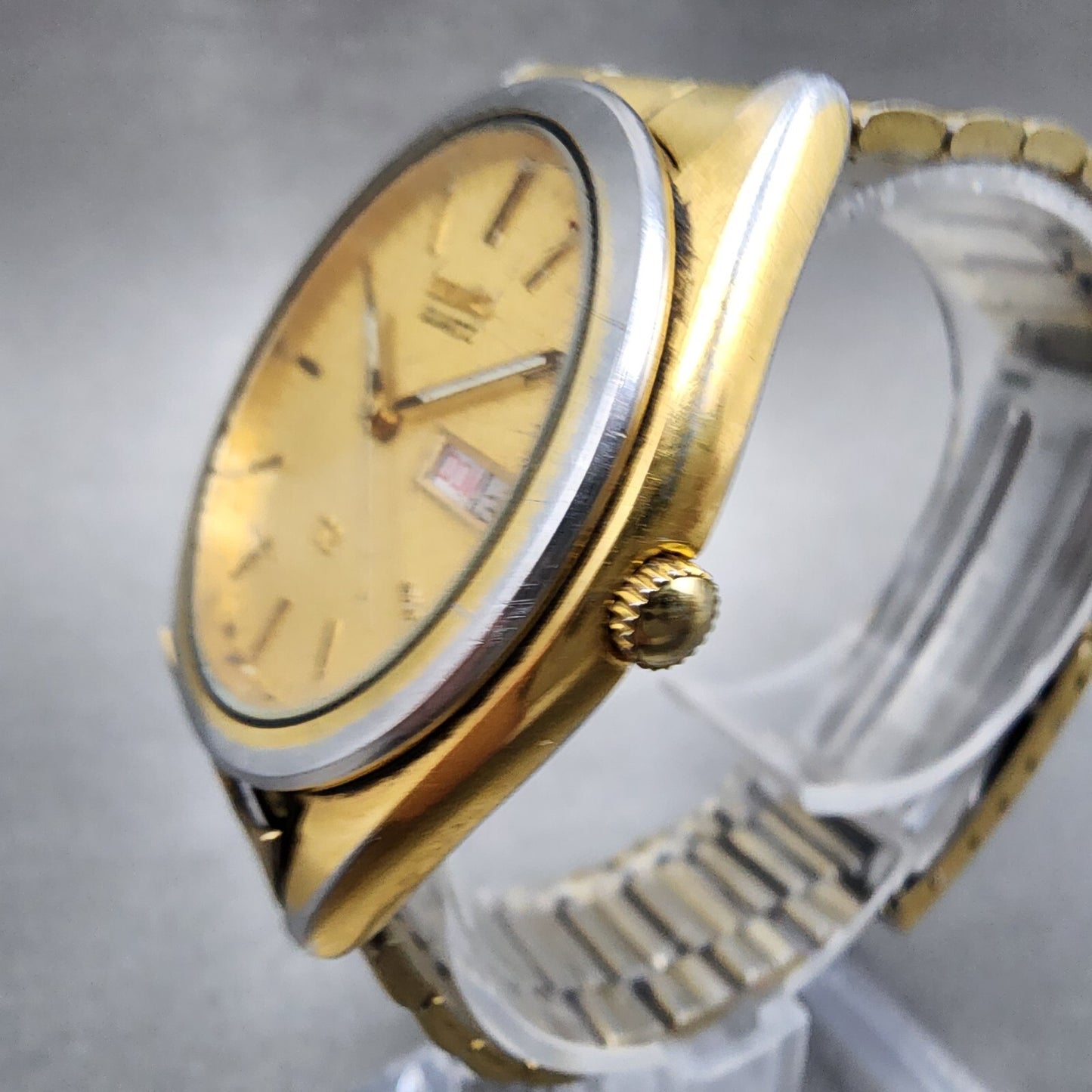 Seiko SQ Watch Men 37mm Gold Dial Gold Tone Daydate 5y23-8189 New Battery