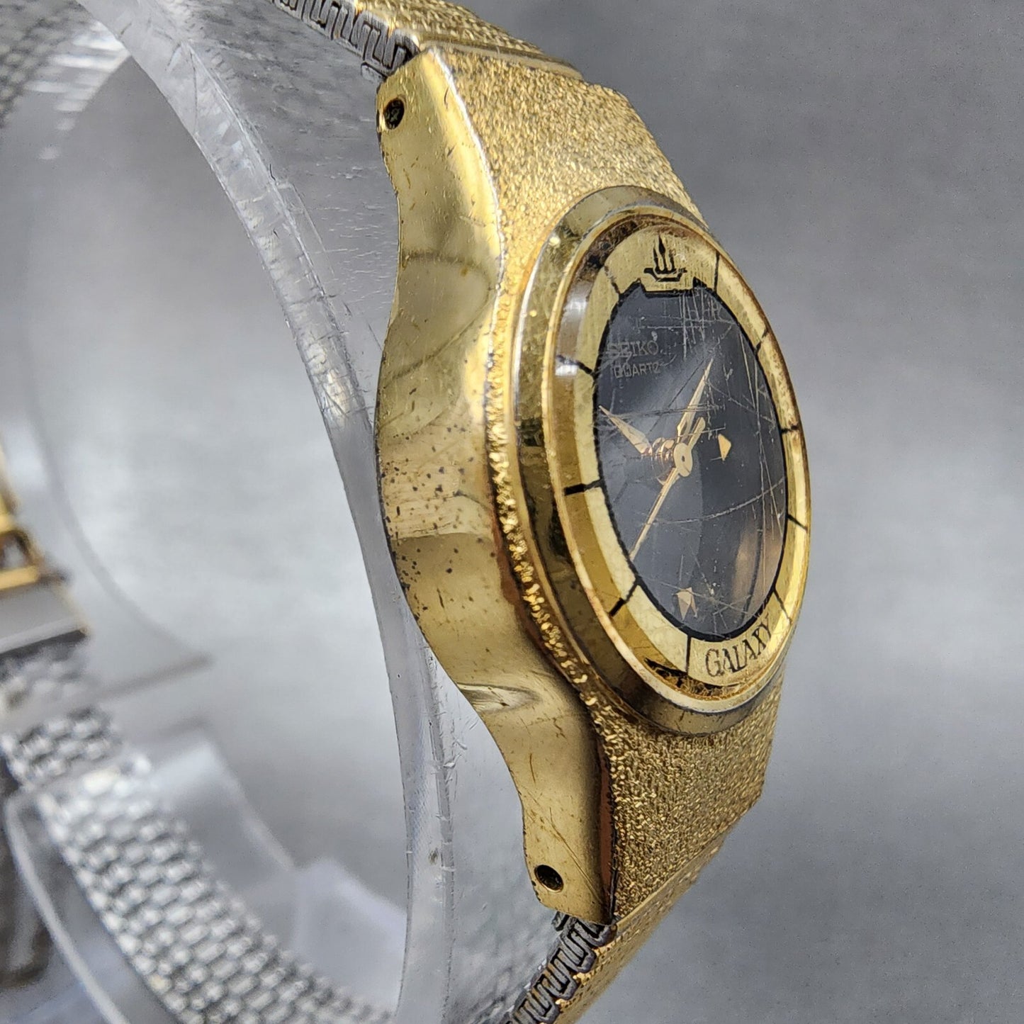 VTG Seiko Galaxy Watch Women 20mm Black Dial Gold Tone Round 8Y21-0030 New Batt