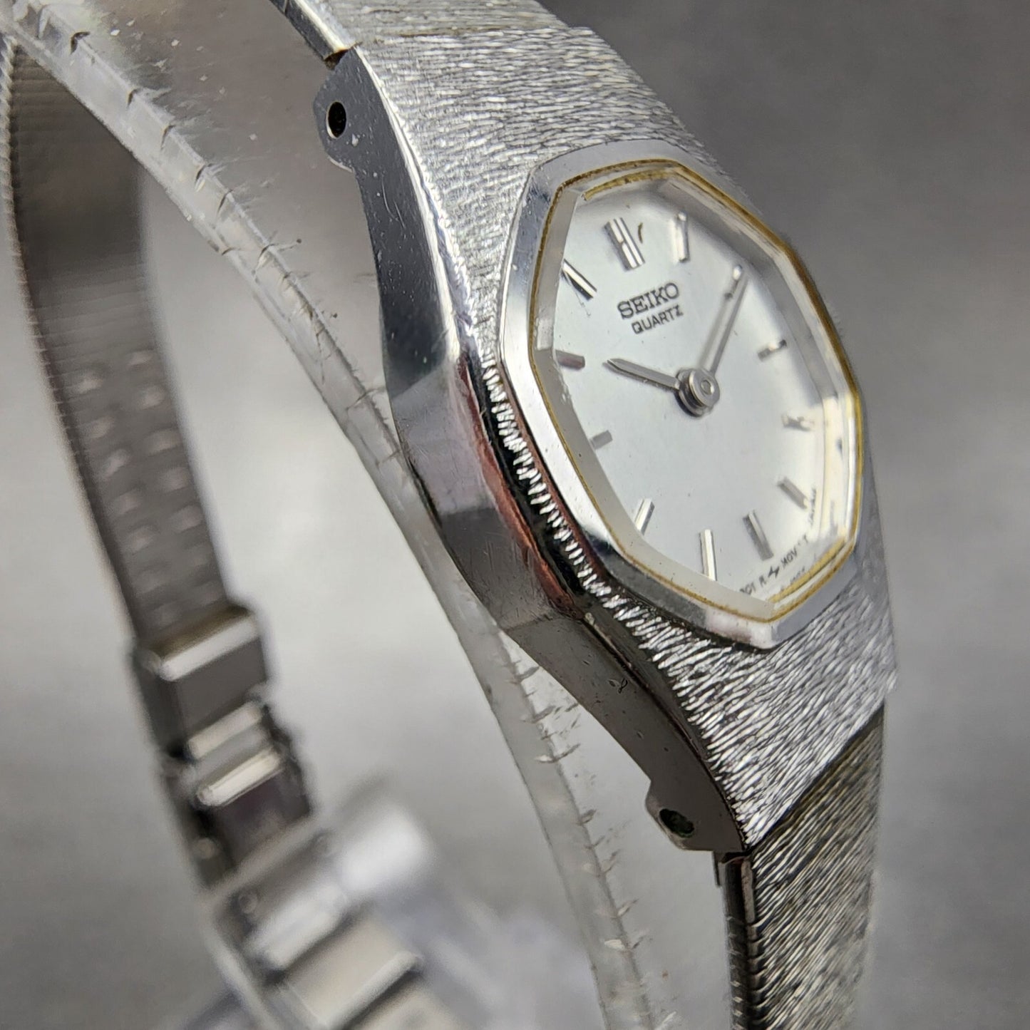 Seiko Watch Women 17mm Silver Dial Silver Tone Octagon 2y00-5048 New battery