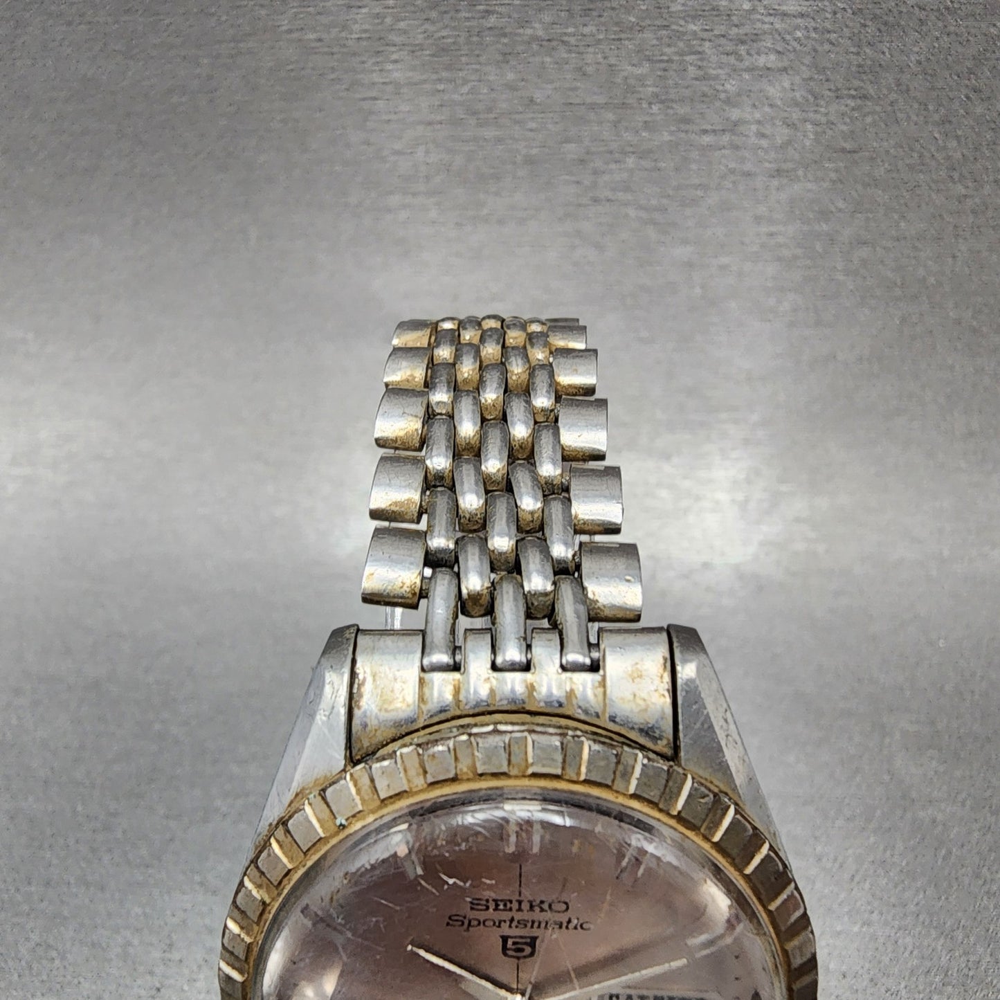 Seiko 5 Sportsmatic Watch Men 37mm Silver Dial Silver Tone Daydate Round Runs