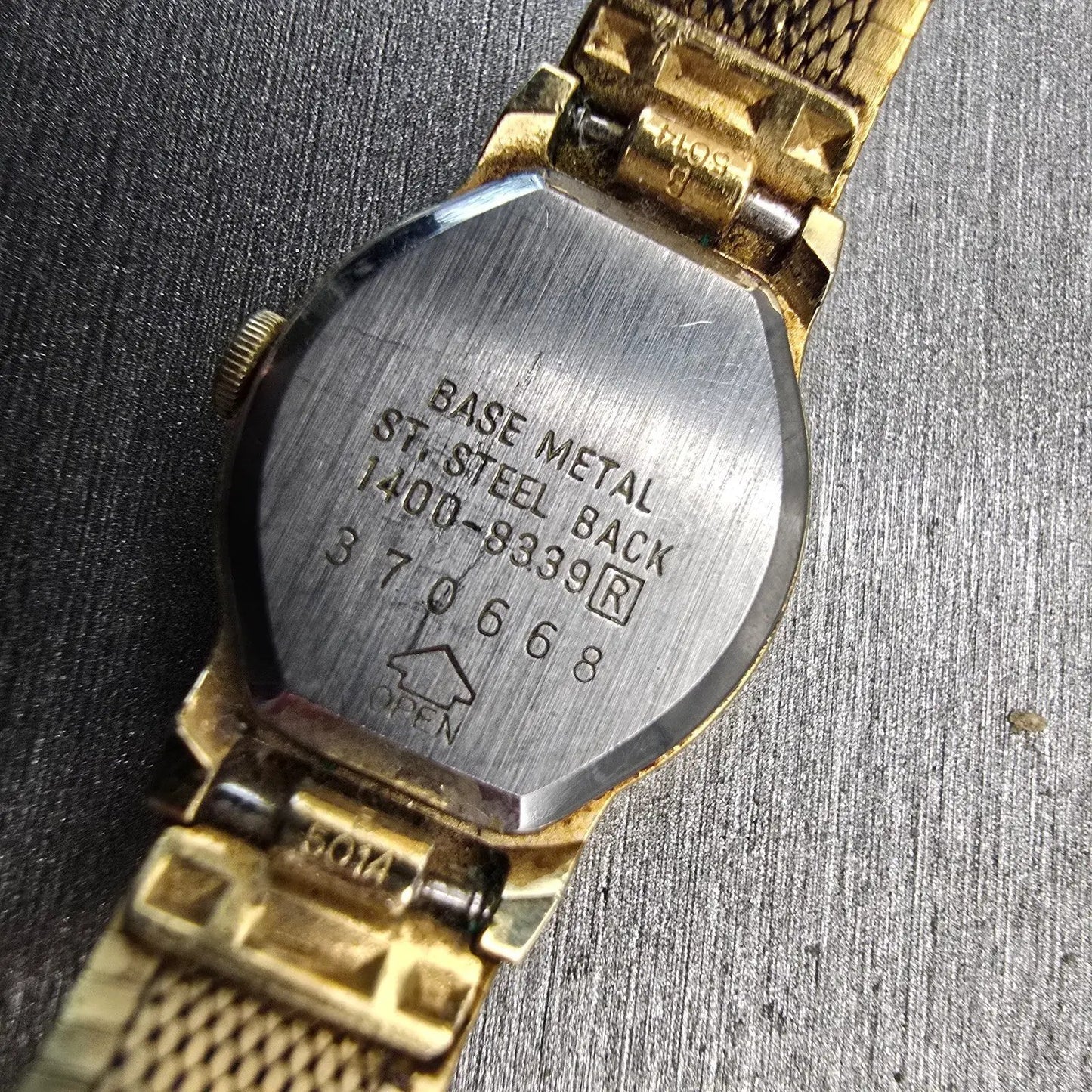 Seiko Watch Women 17mm Gold Dial Gold Tone Oval 1400-8339 New Battery Vintage10