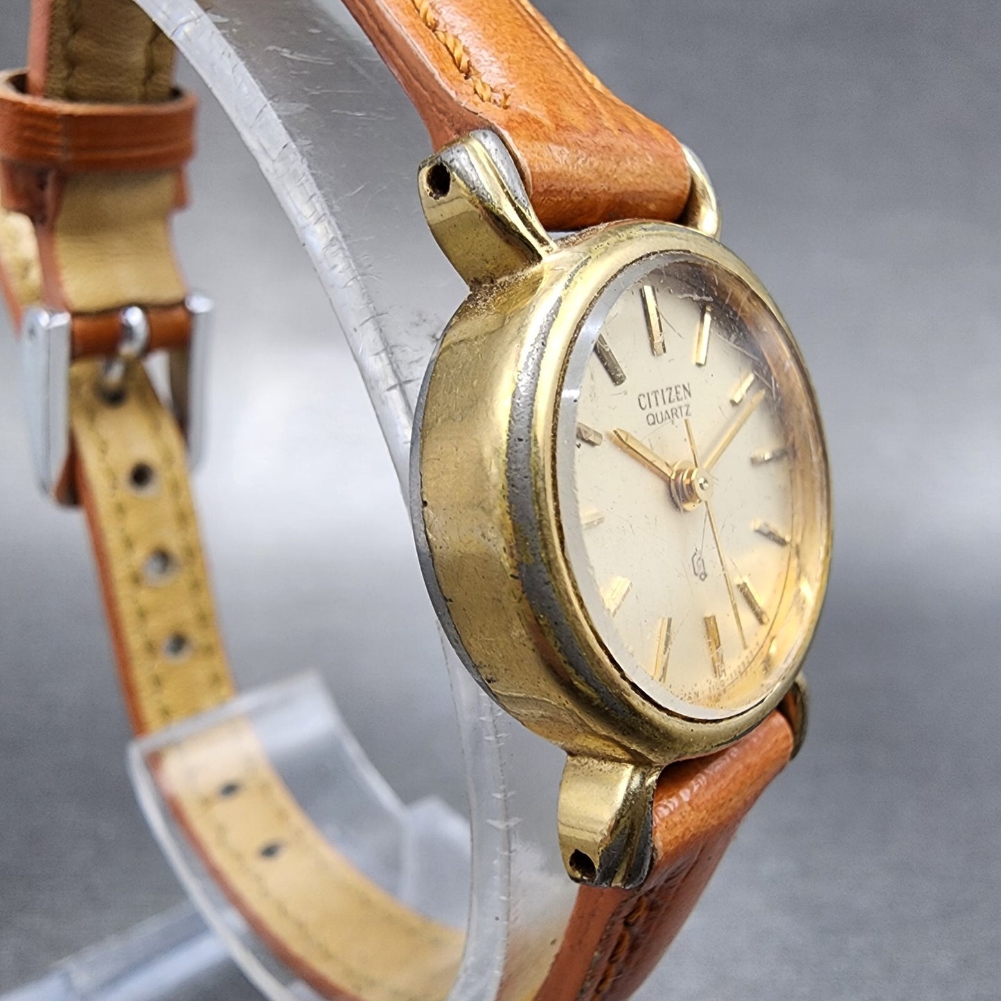 Citizen CQ Watch Women 20mm Champagne Dial Gold Tone Round 4-106113 New Batt