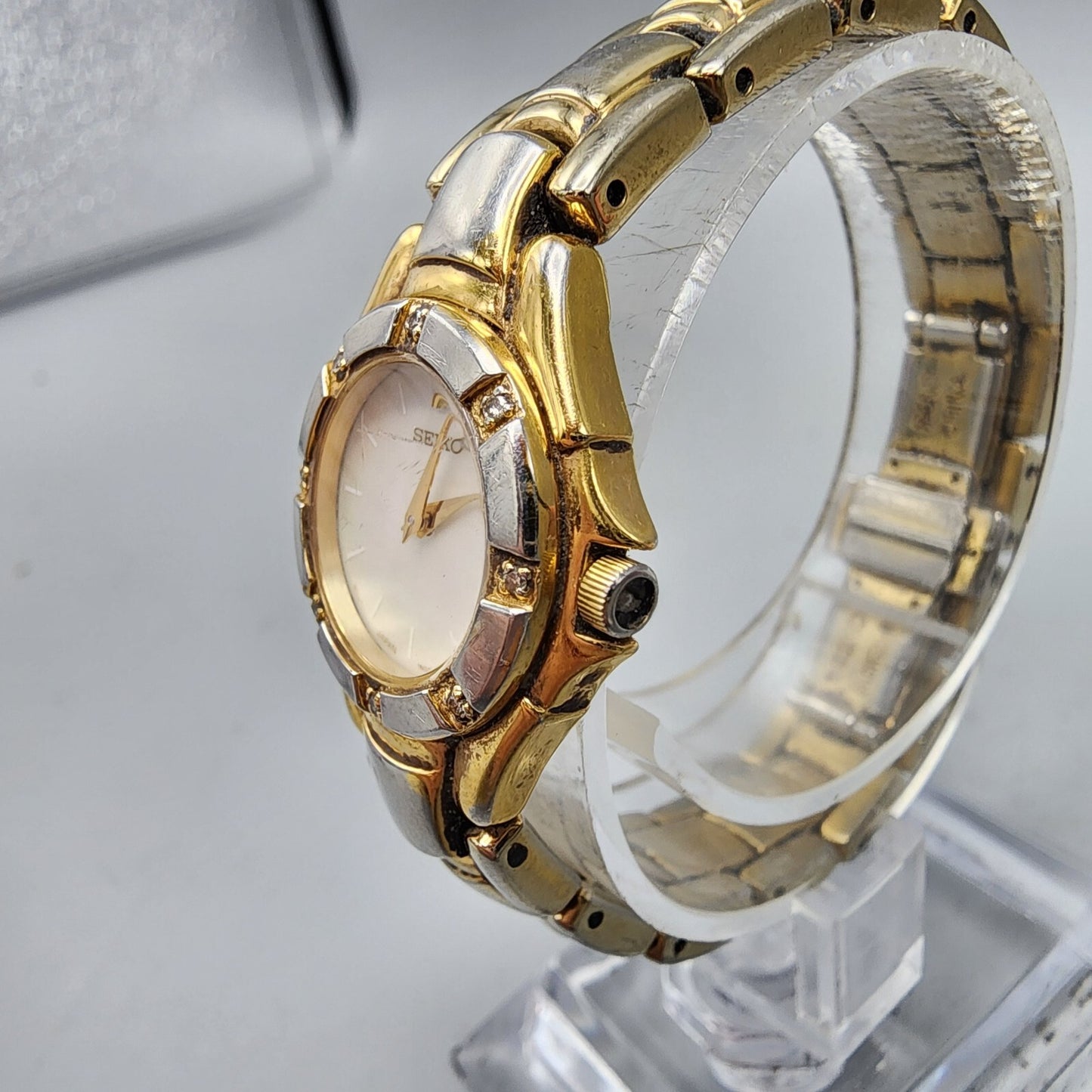 Vintage Seiko Watch Women Two Tone MOP Dial Diamond Bezel 22mm 1N00-0F20 New Bat