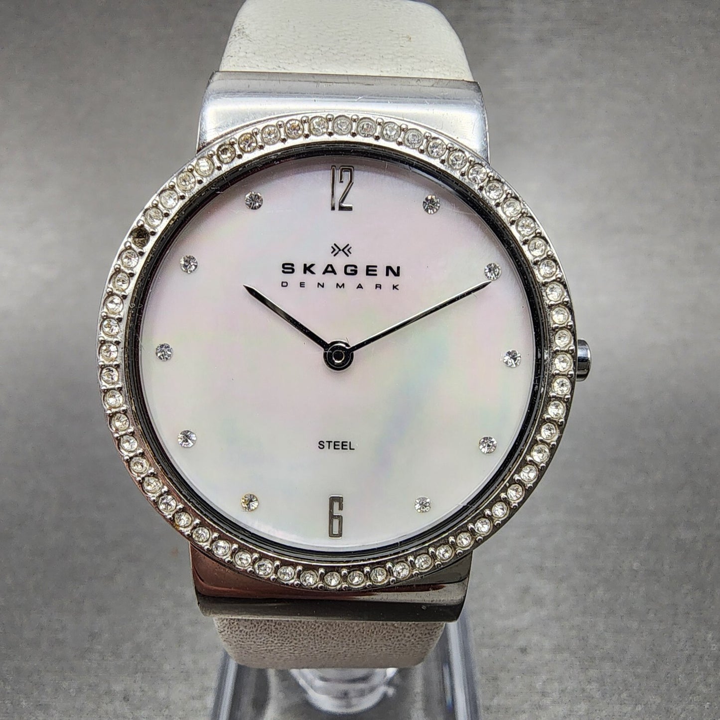 Skagen Steel Watch Women 32mm MOP Dial Silver Tone Round C644LSLW1 New Battery