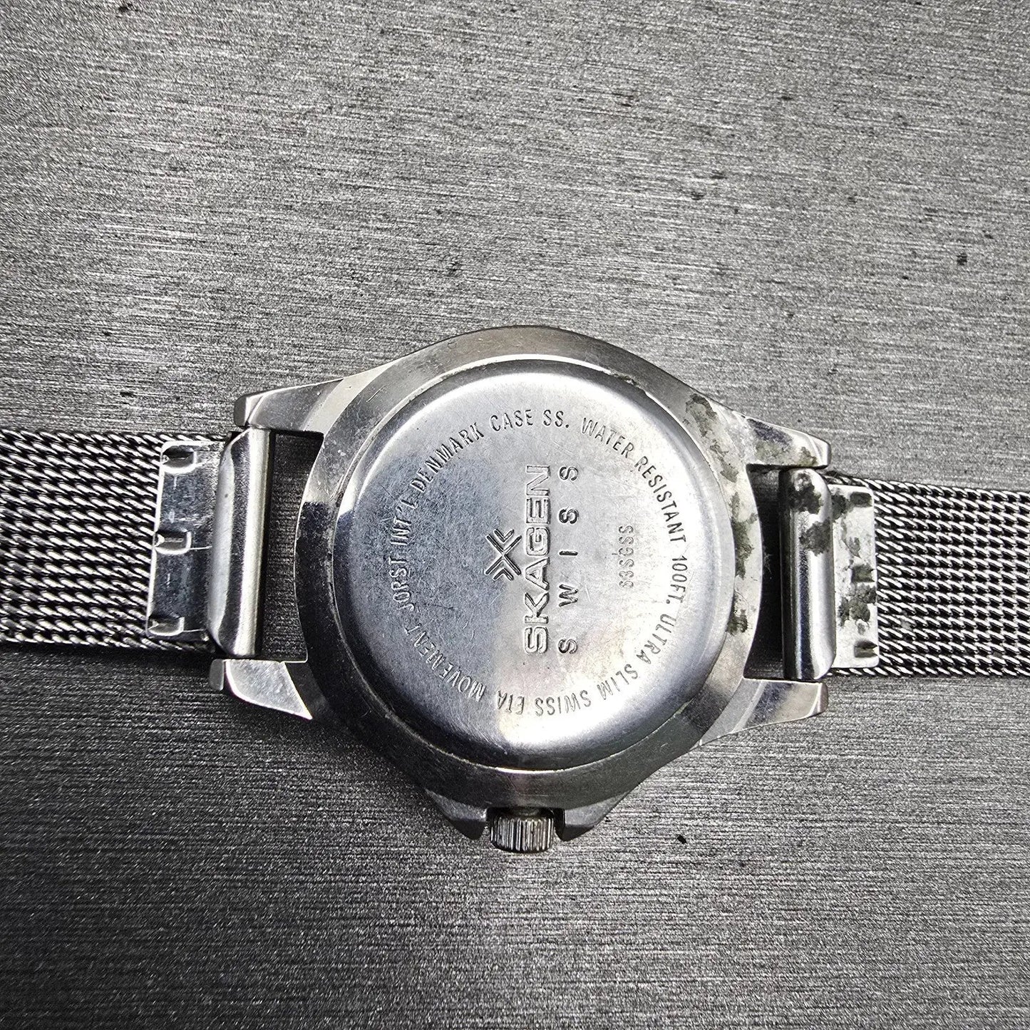 Skagen Denmark Watch Women 26mm Silver Dial Two Tone Date Round 63SGSS New Batt10
