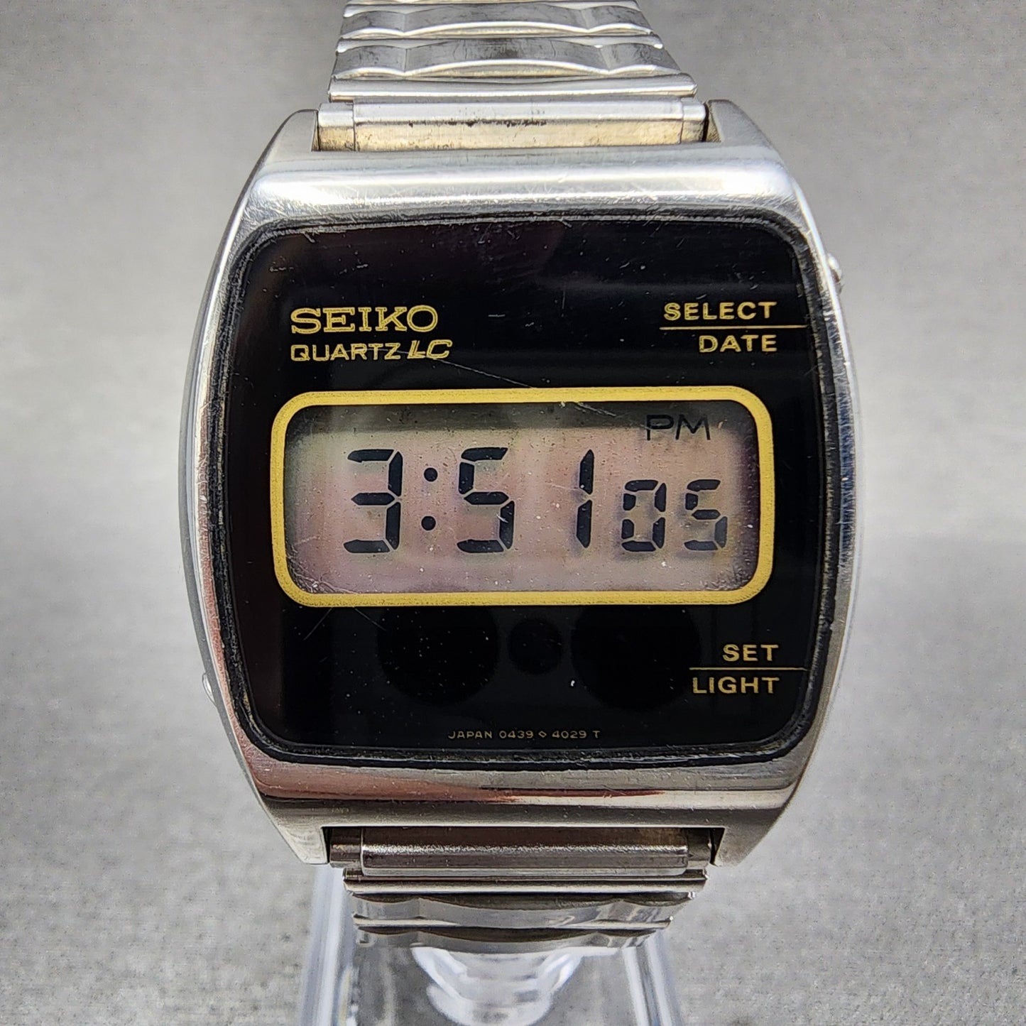 Seiko Digital Watch Men 33mm LCD Black Dial Silver Tone Rectangle 0439-4029 READ