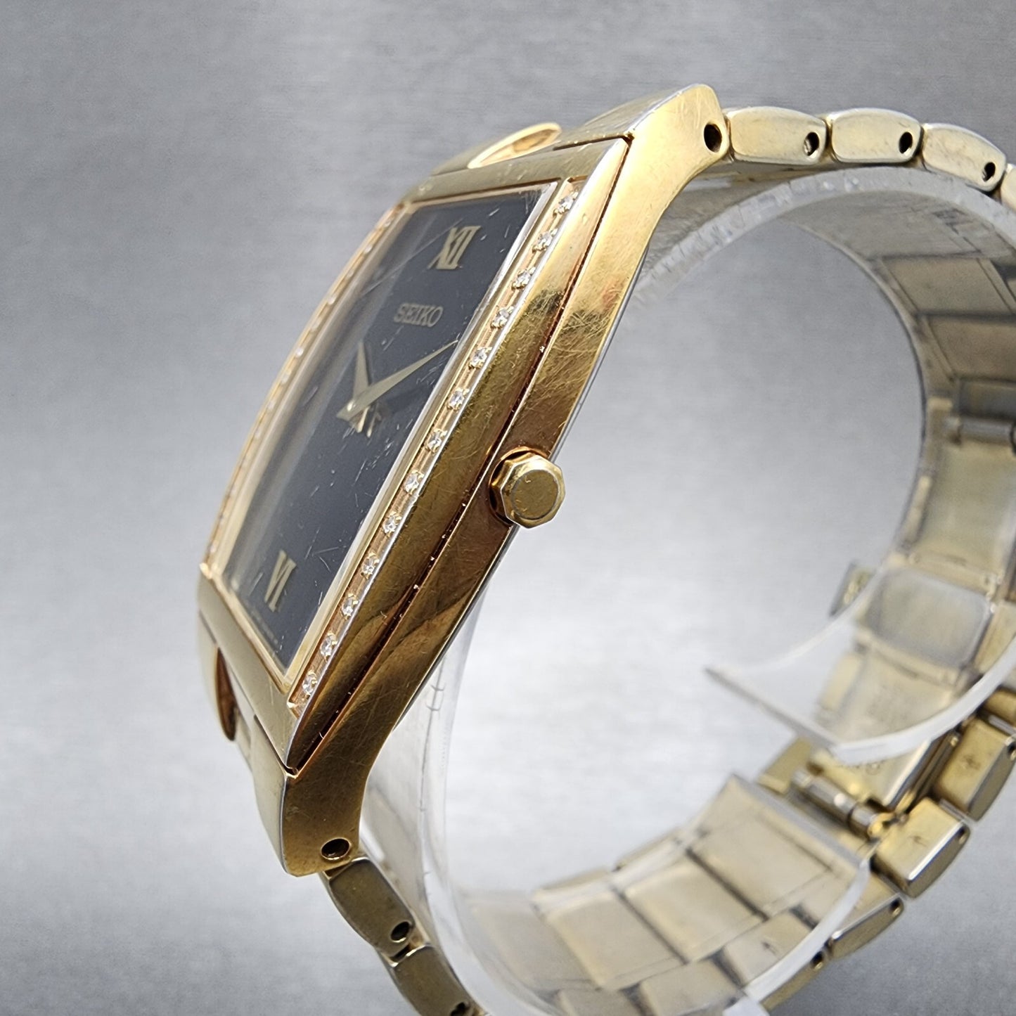 Seiko Watch Men 30mm Black Dial Gold Tone Diamond Bezel Tonneau 7N39-0BL0 NewBat