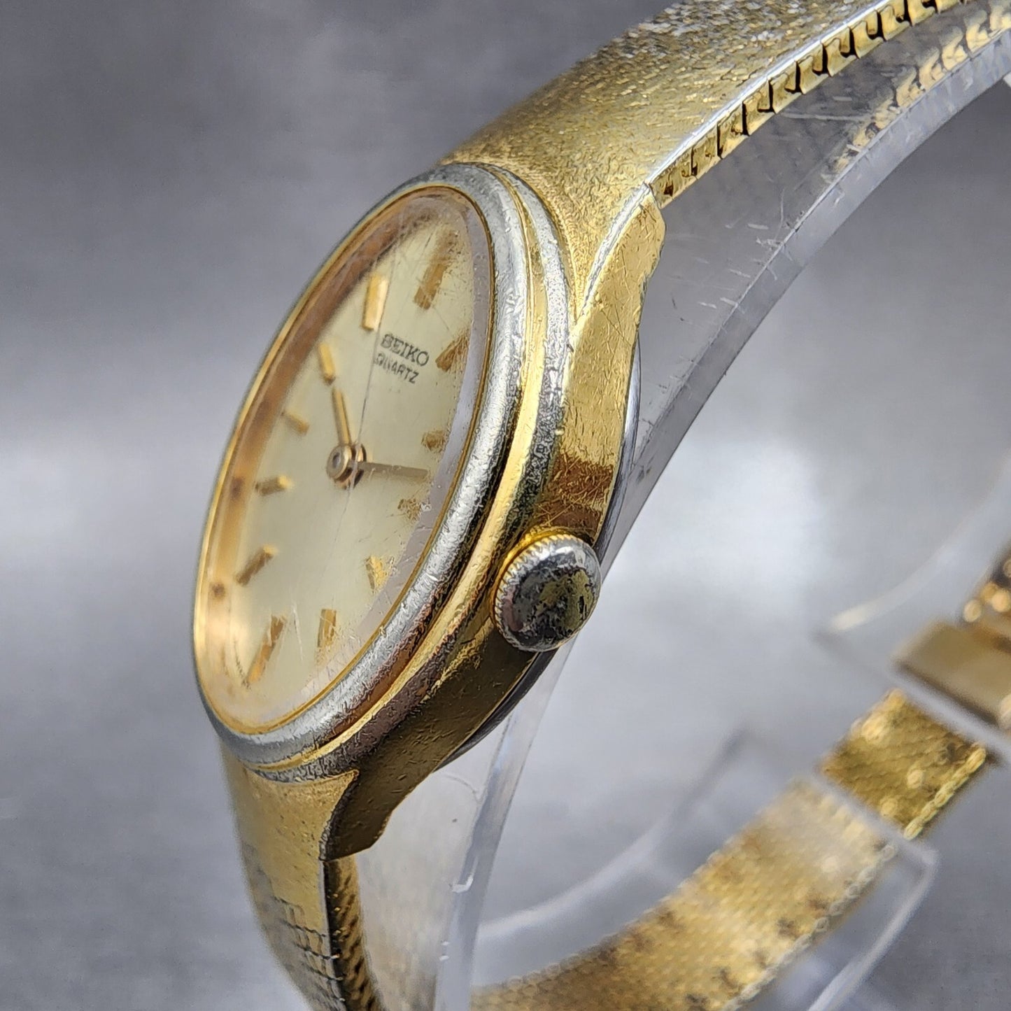 Seiko Watch Women 17mm Champagne Dial Gold Tone Oval 1400-5089 New Battery