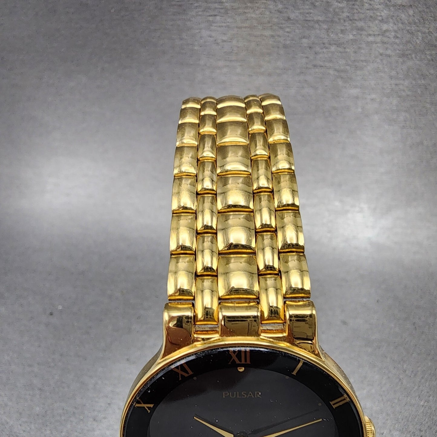 Pulsar Watch Men 32mm Black Dial Gold Tone Round V700-6A30 New Battery