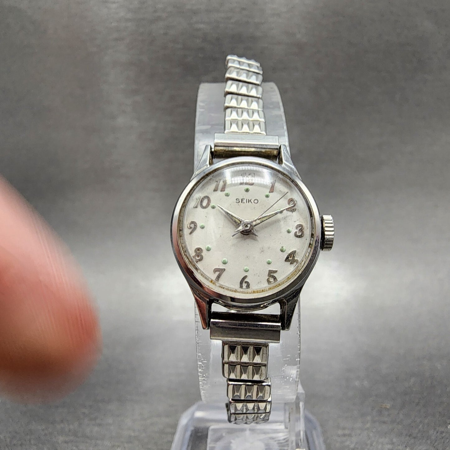 Seiko Watch Women 20mm White Dial Silver Tone Round 2104-0019