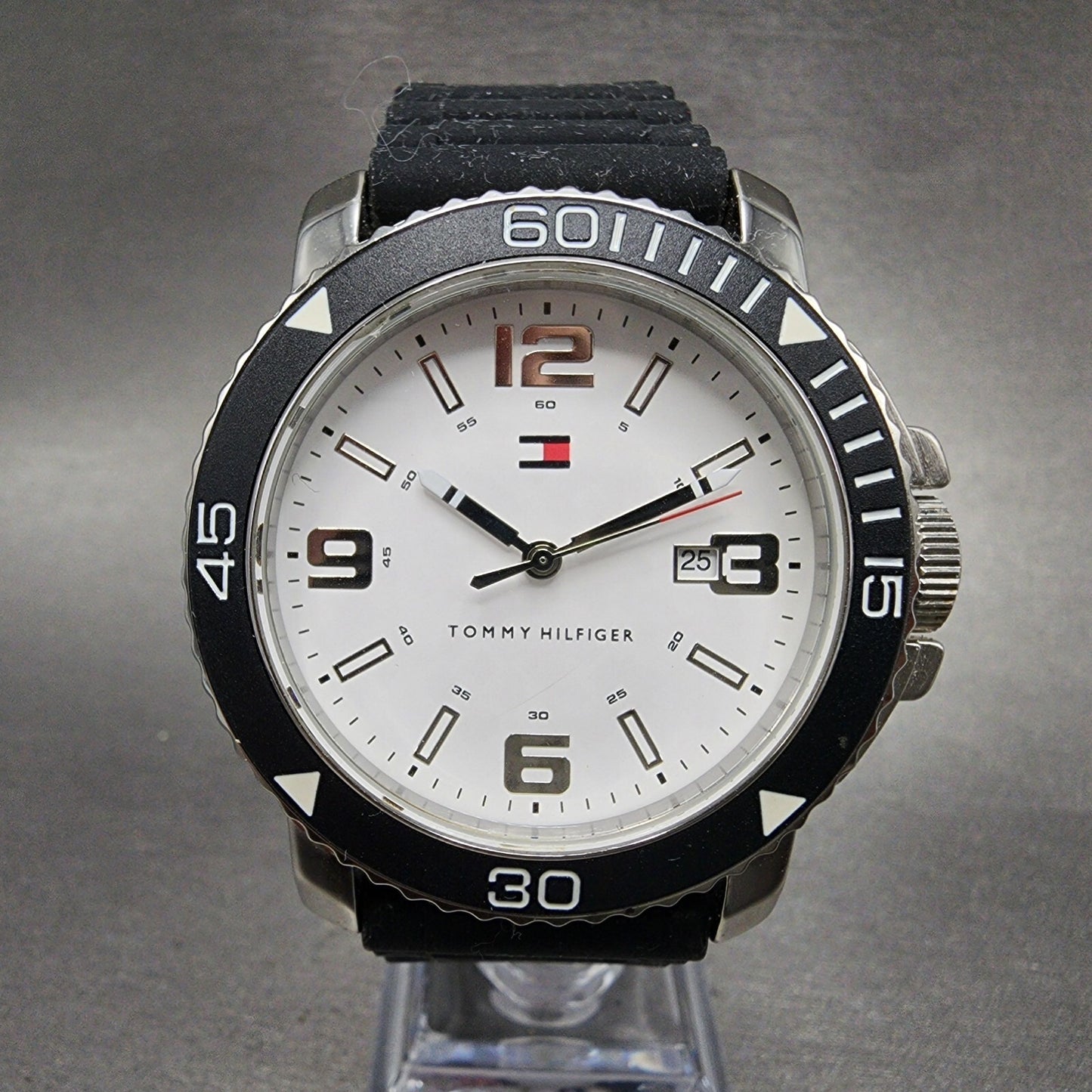 Tommy Hilfiger Dive Watch Men 44mm White Dial Steel Date Round New Battery