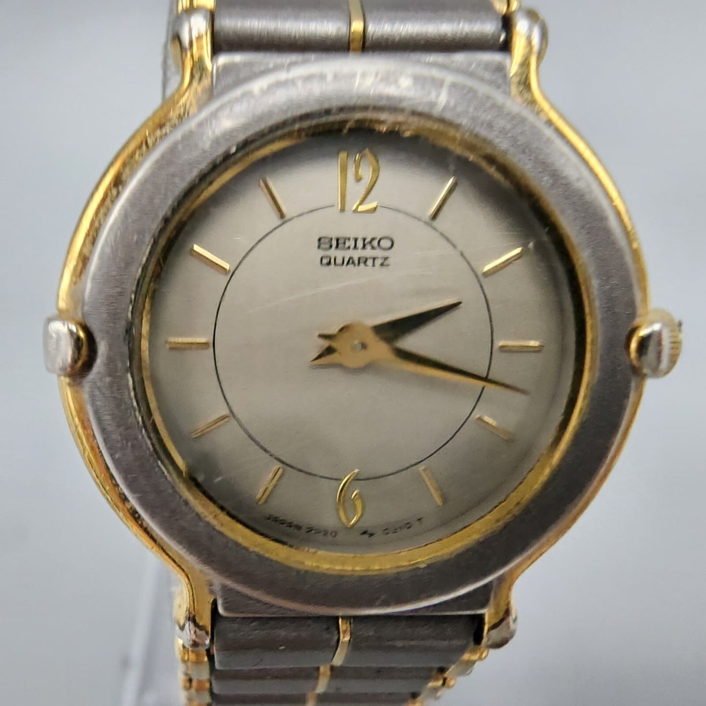 Vintage Seiko Watch Women Two Tone Gray Dial 24mm Round 2P20-001H New Battery