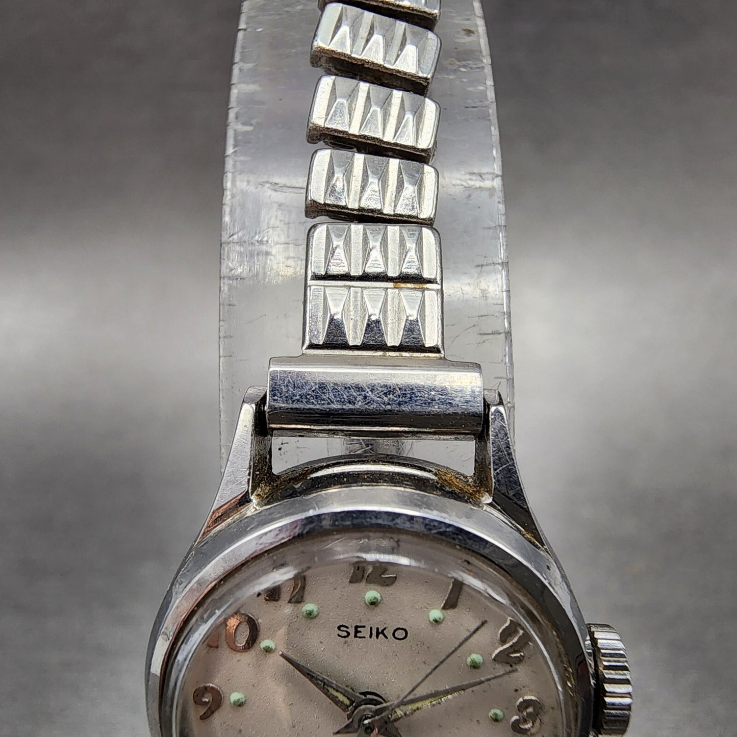 Seiko Watch Women 20mm White Dial Silver Tone Round 2104-0019