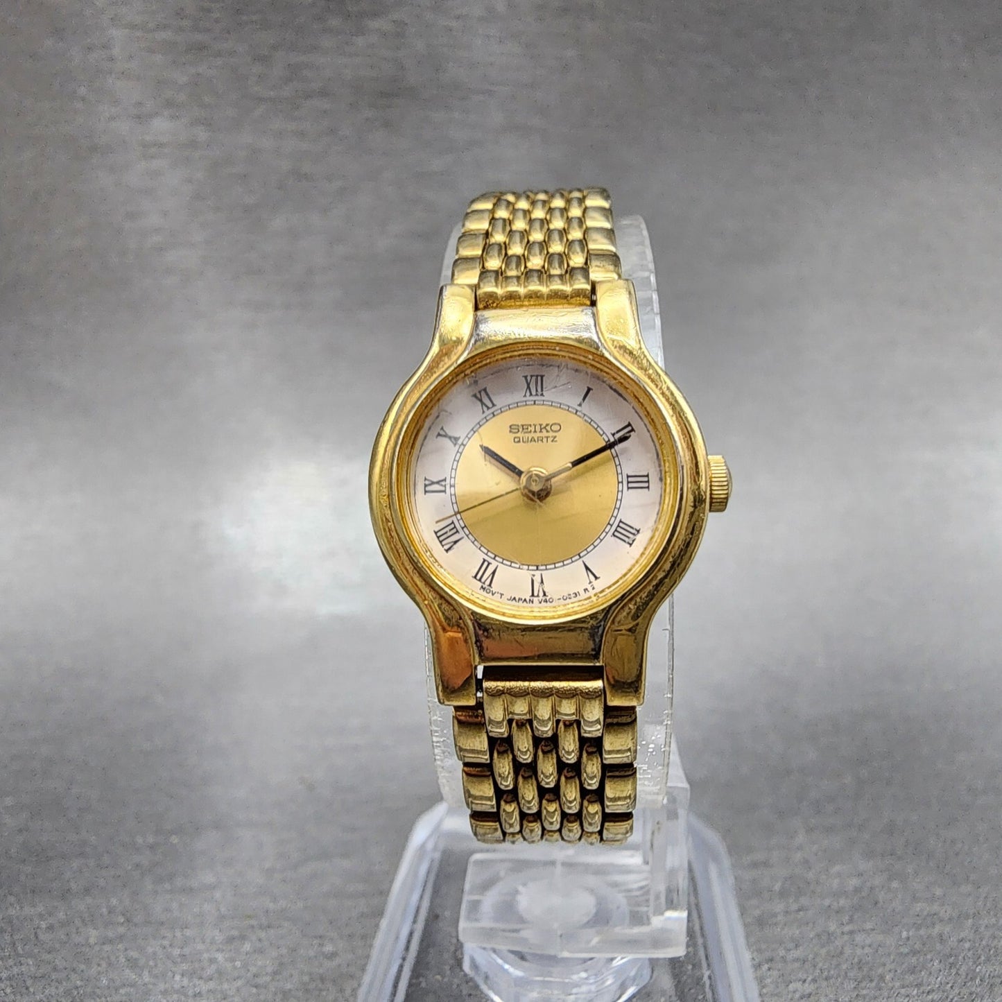 Seiko Watch Women 19mm White Dial Gold Tone Round V401-0289 New Battery