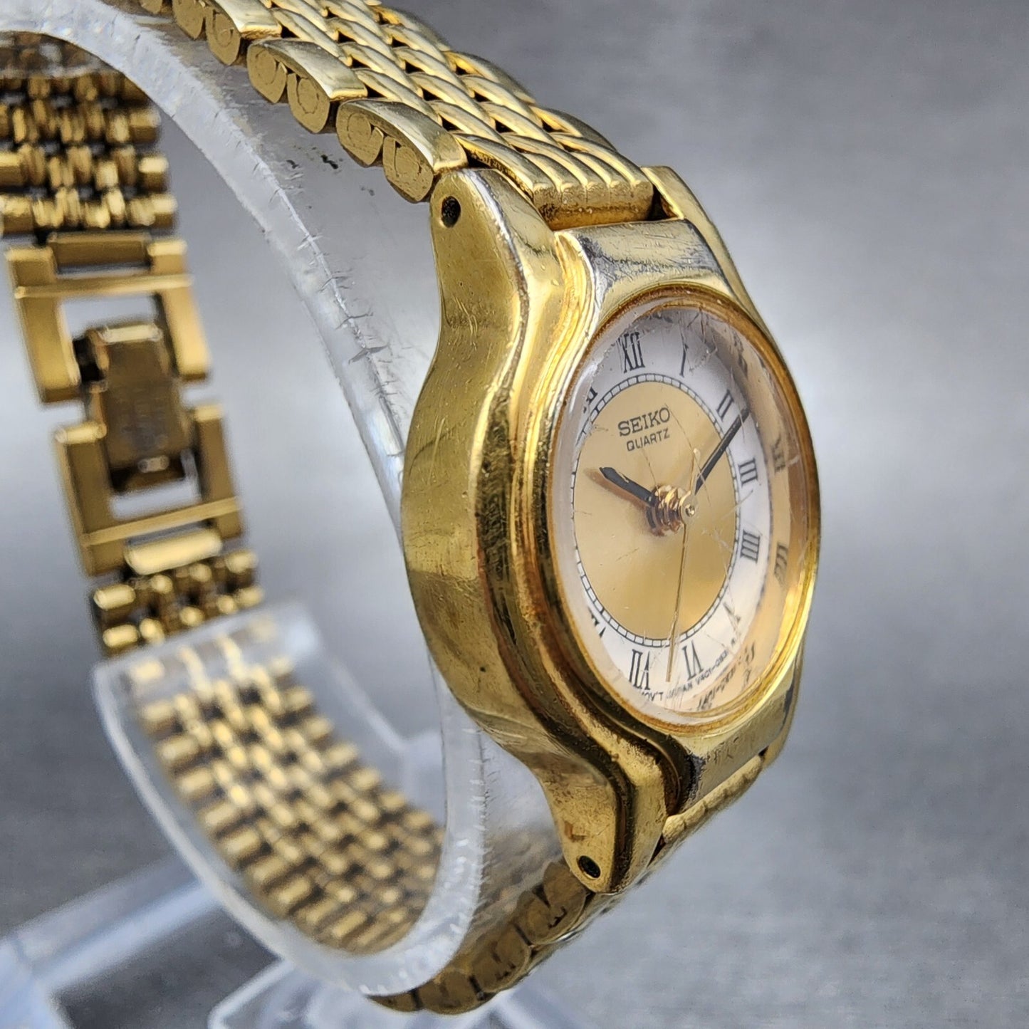 Seiko Watch Women 19mm White Dial Gold Tone Round V401-0289 New Battery