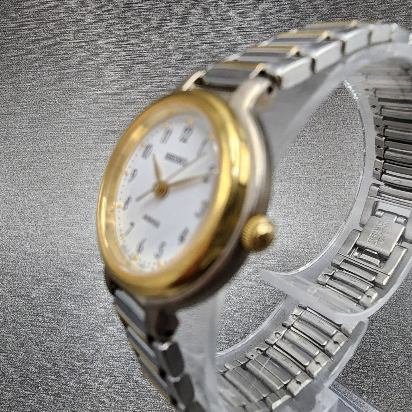 Seiko Avenue Watch Women 22mm White Dial Two Tone Round 1F21-0H60 New Battery