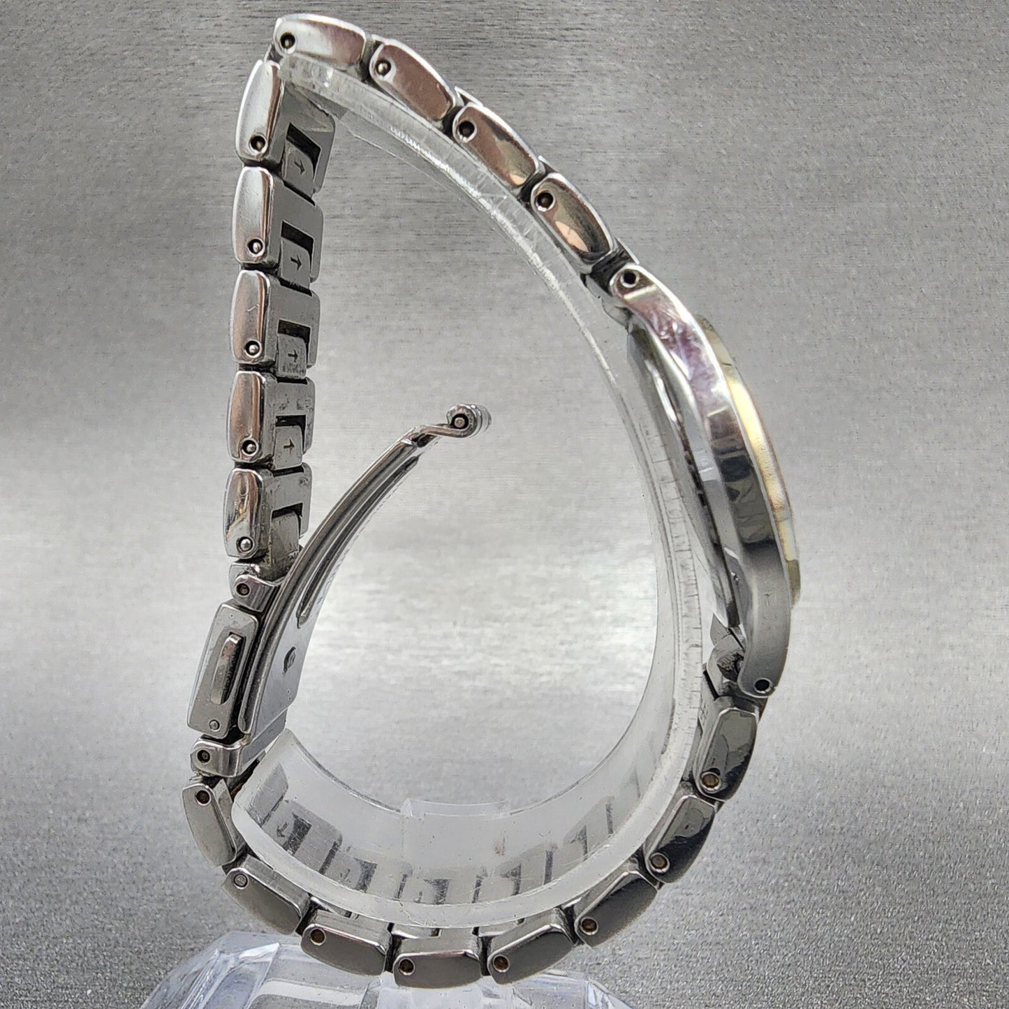 Seiko Solar Watch Women 25mm MOP Dial Two Tone Round V110-0AJ0 Runs