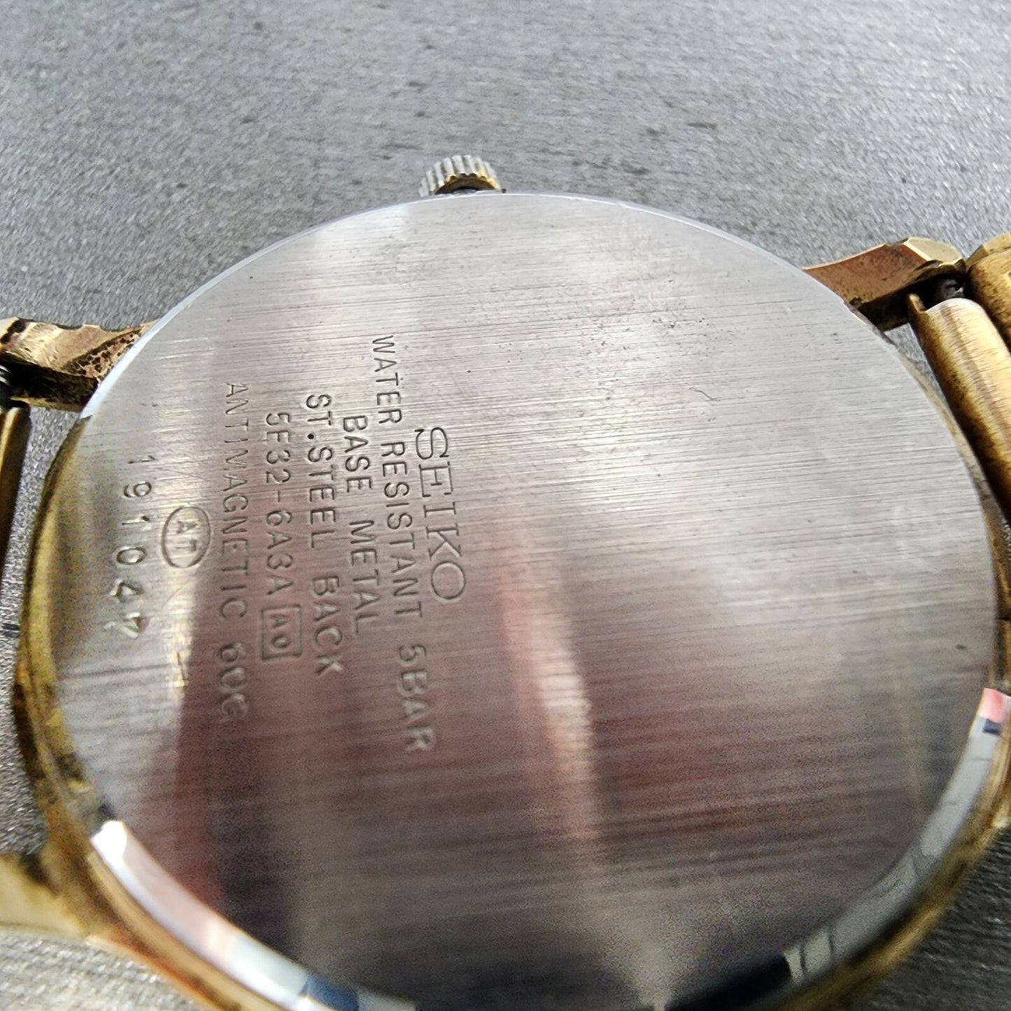 Seiko Spirit Watch Men 33mm White Dial Gold Tone Date Round 5E32-6A3A New Batt